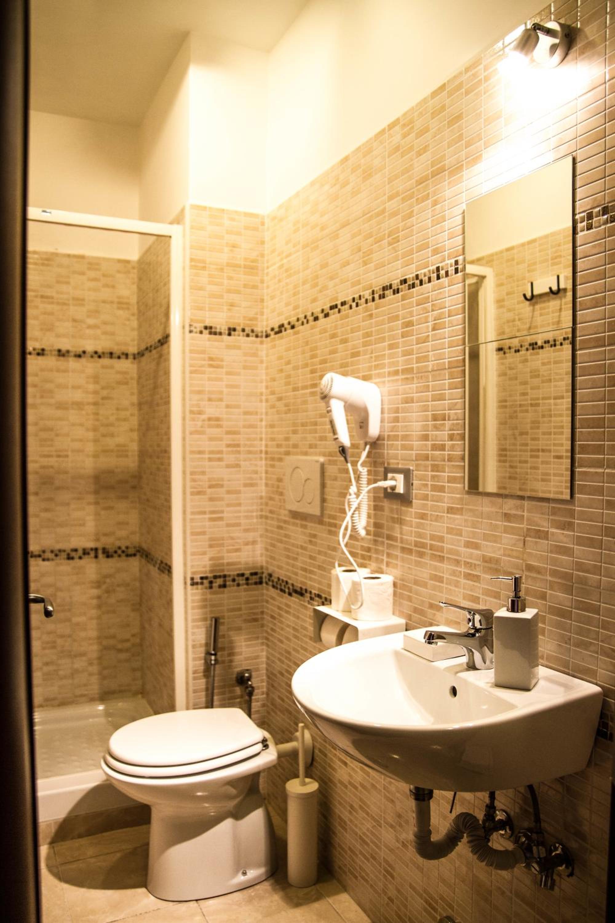 Twin Room with Bathroom photo 2