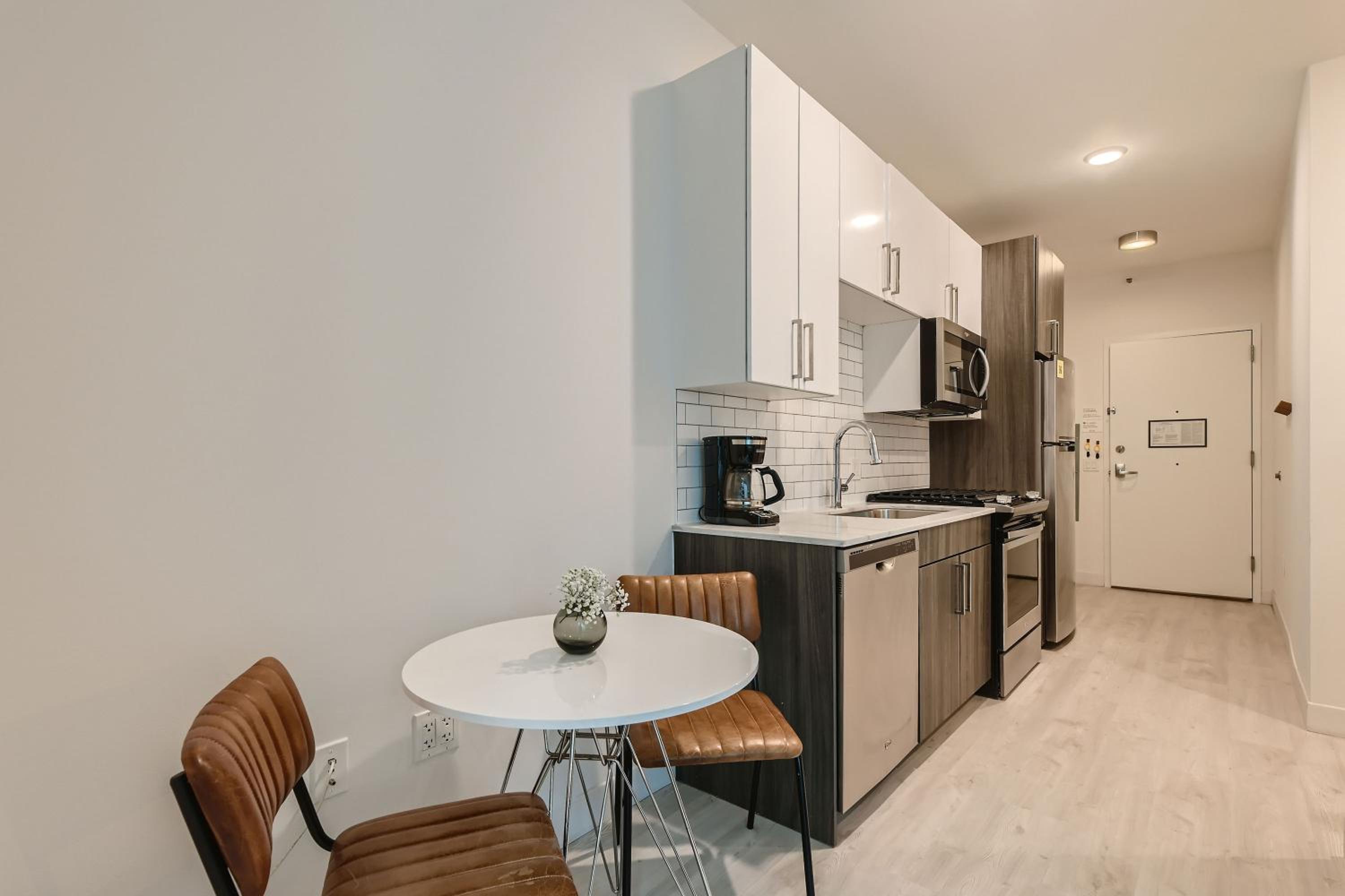 Studio Apt in South Loop Chicago - Photo 2