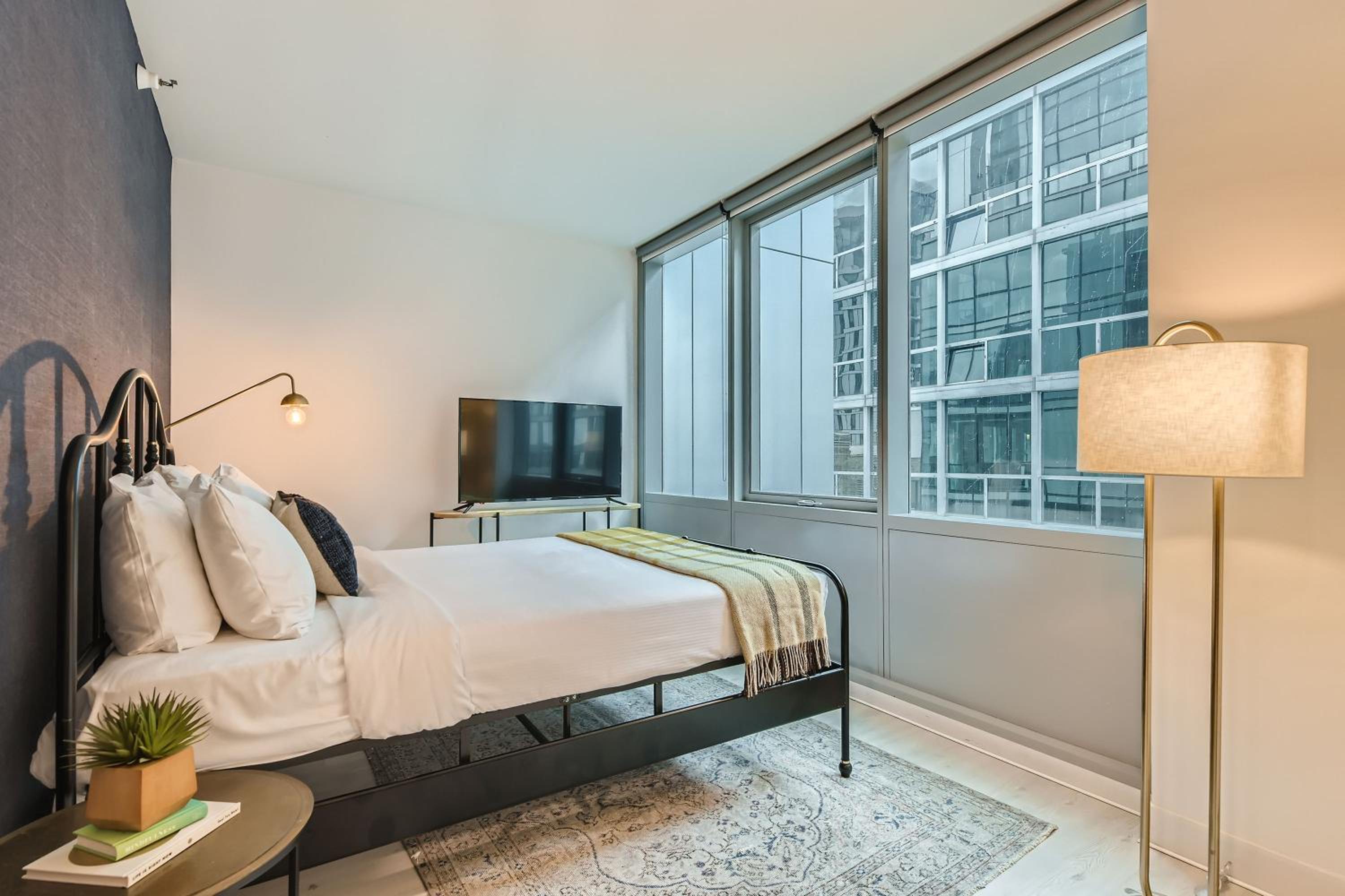 Studio Apt in South Loop Chicago