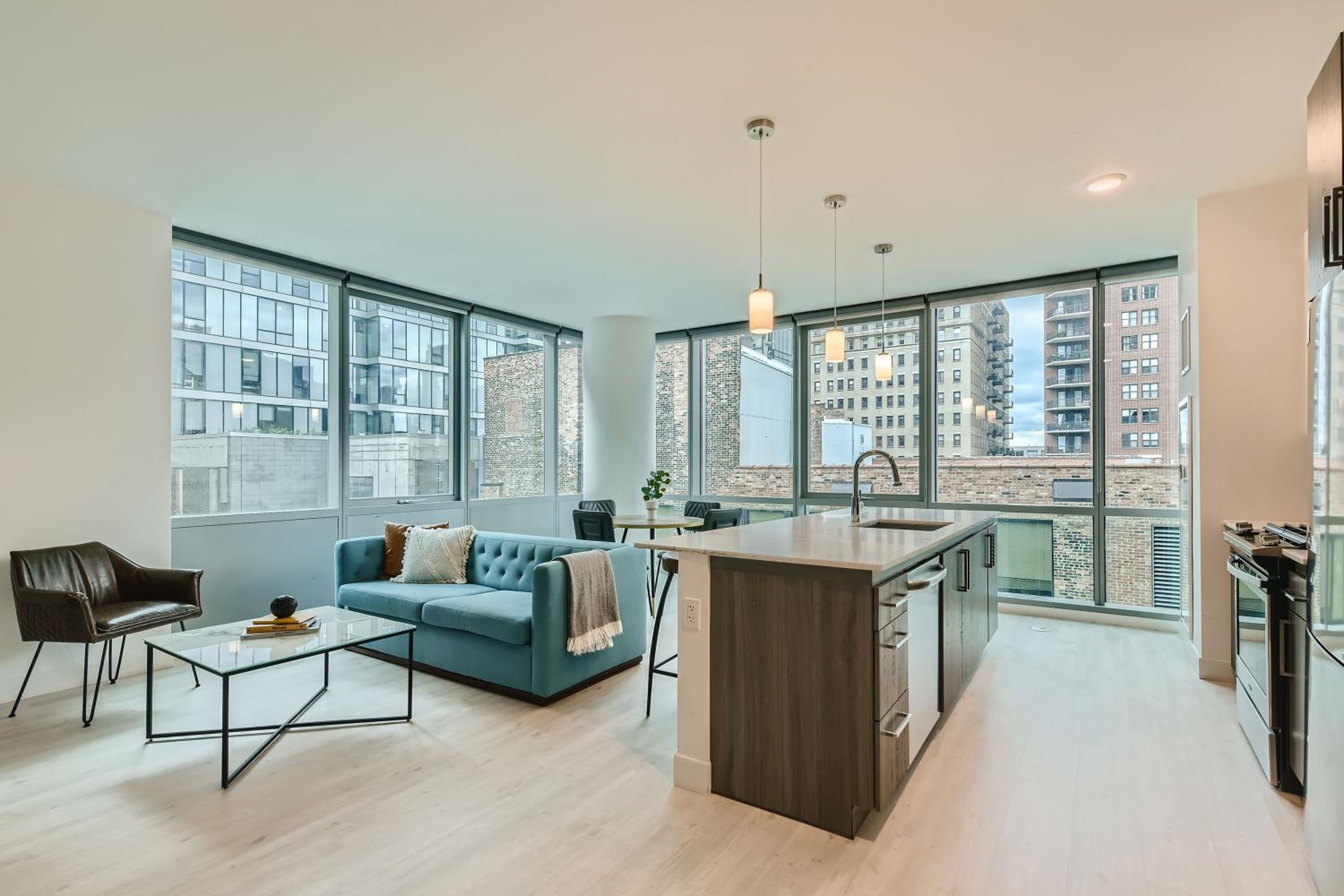 1 Bedroom Premium Apt in South Loop Chicago - Photo 2