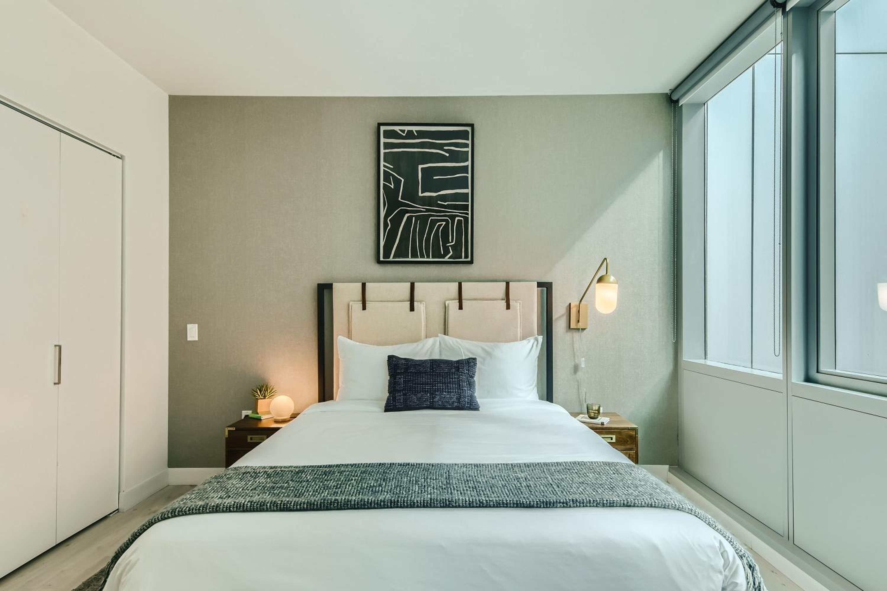 1 Bedroom Premium Apt in South Loop Chicago - Photo 3