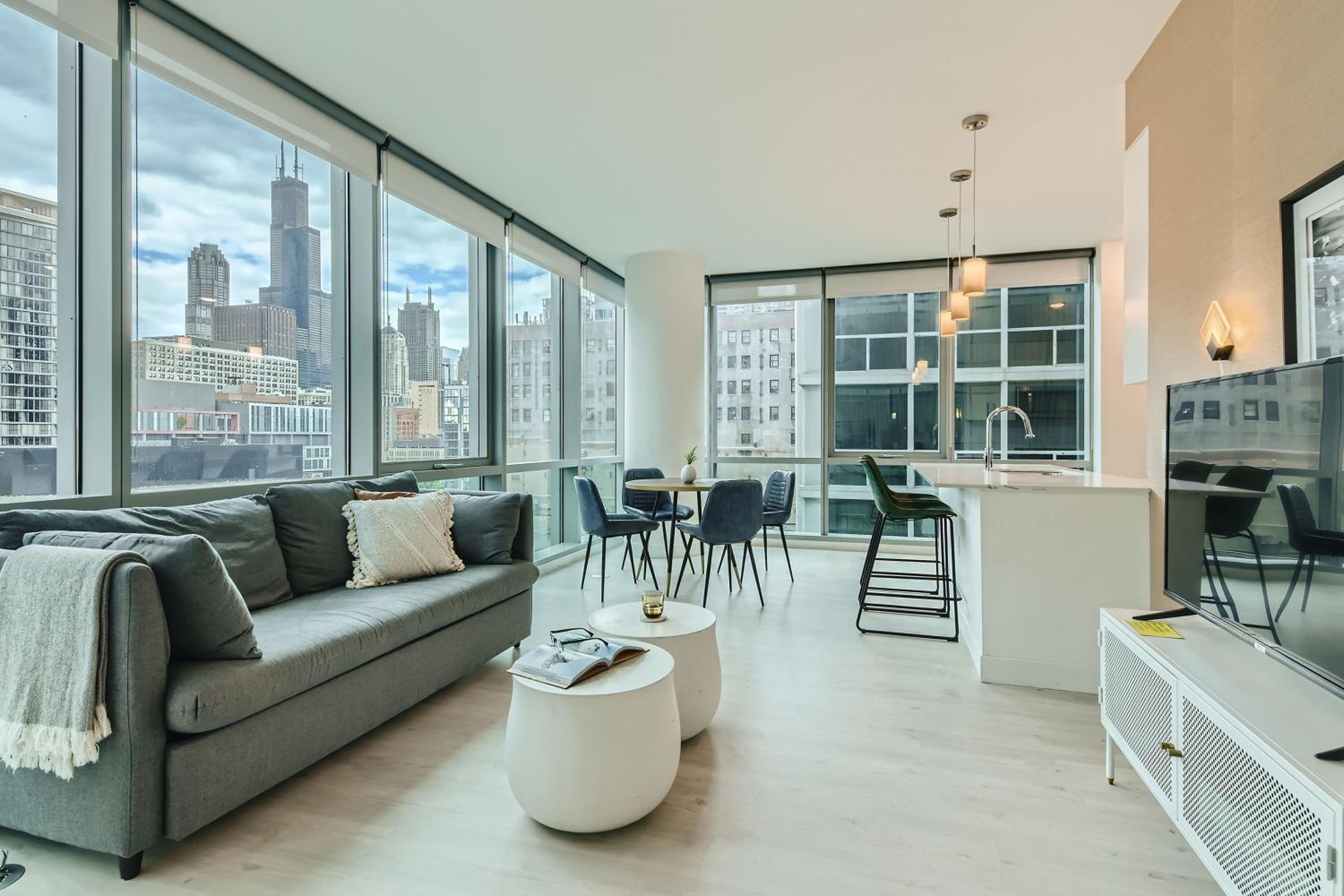 2 Bedroom Premium Apt in South Loop Chicago