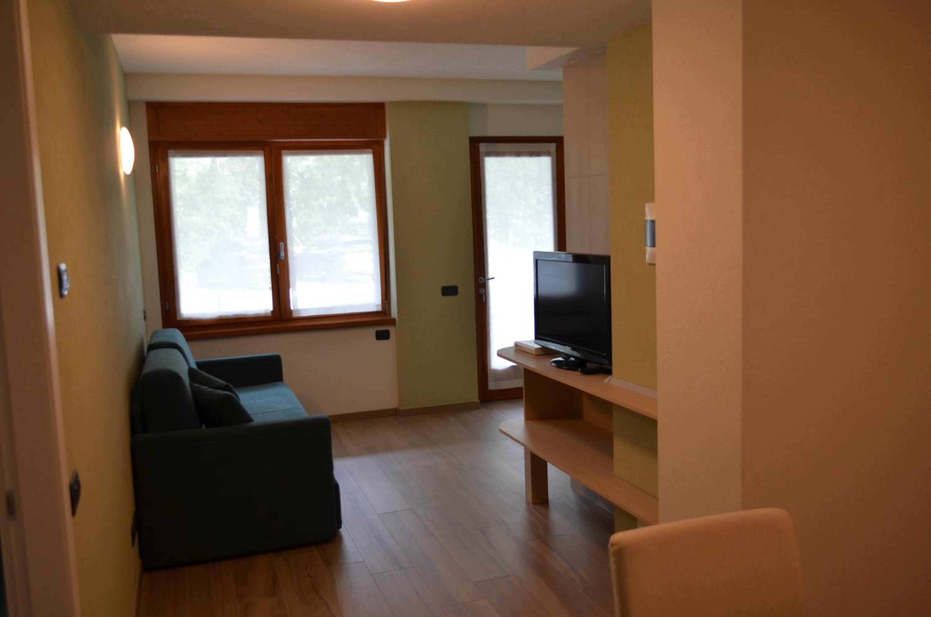 One-Bedroom Apartment photo 1