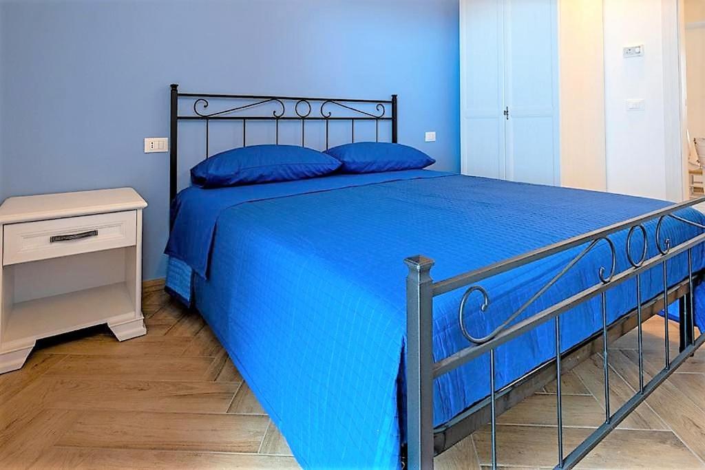 One-Bedroom Apartment - Photo 1