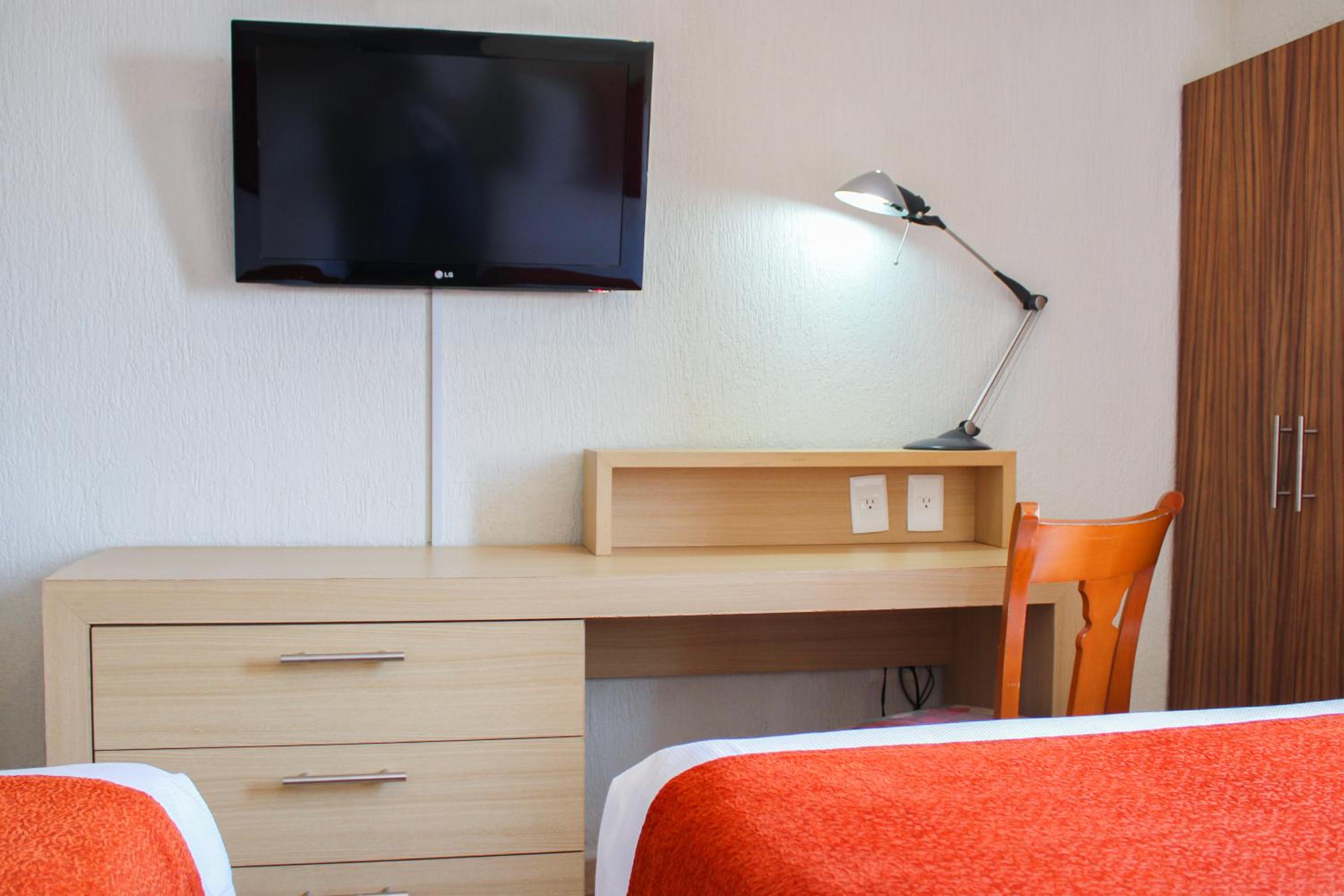 Two-Bedroom Suite - Photo 4