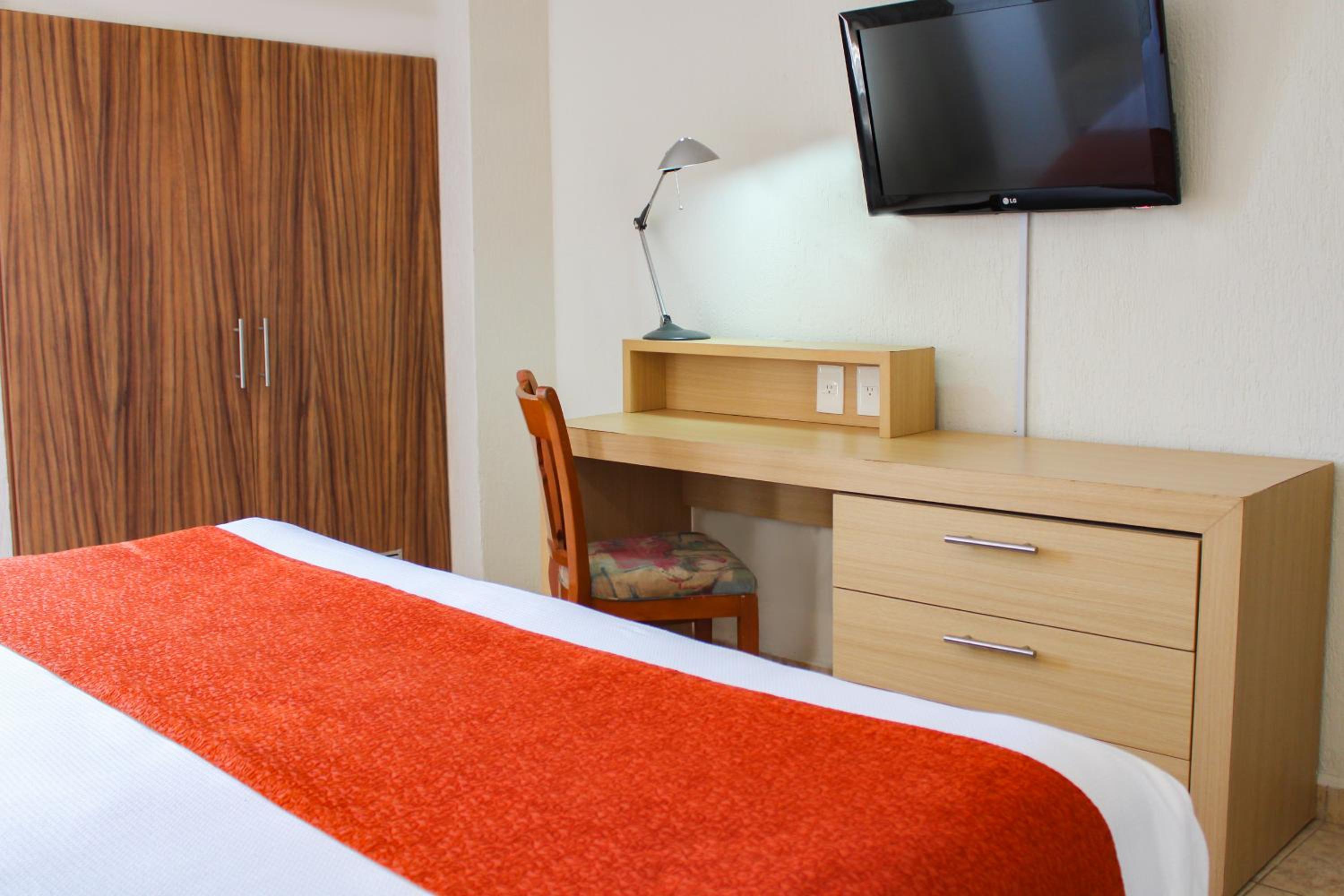 Two-Bedroom Suite - Photo 3