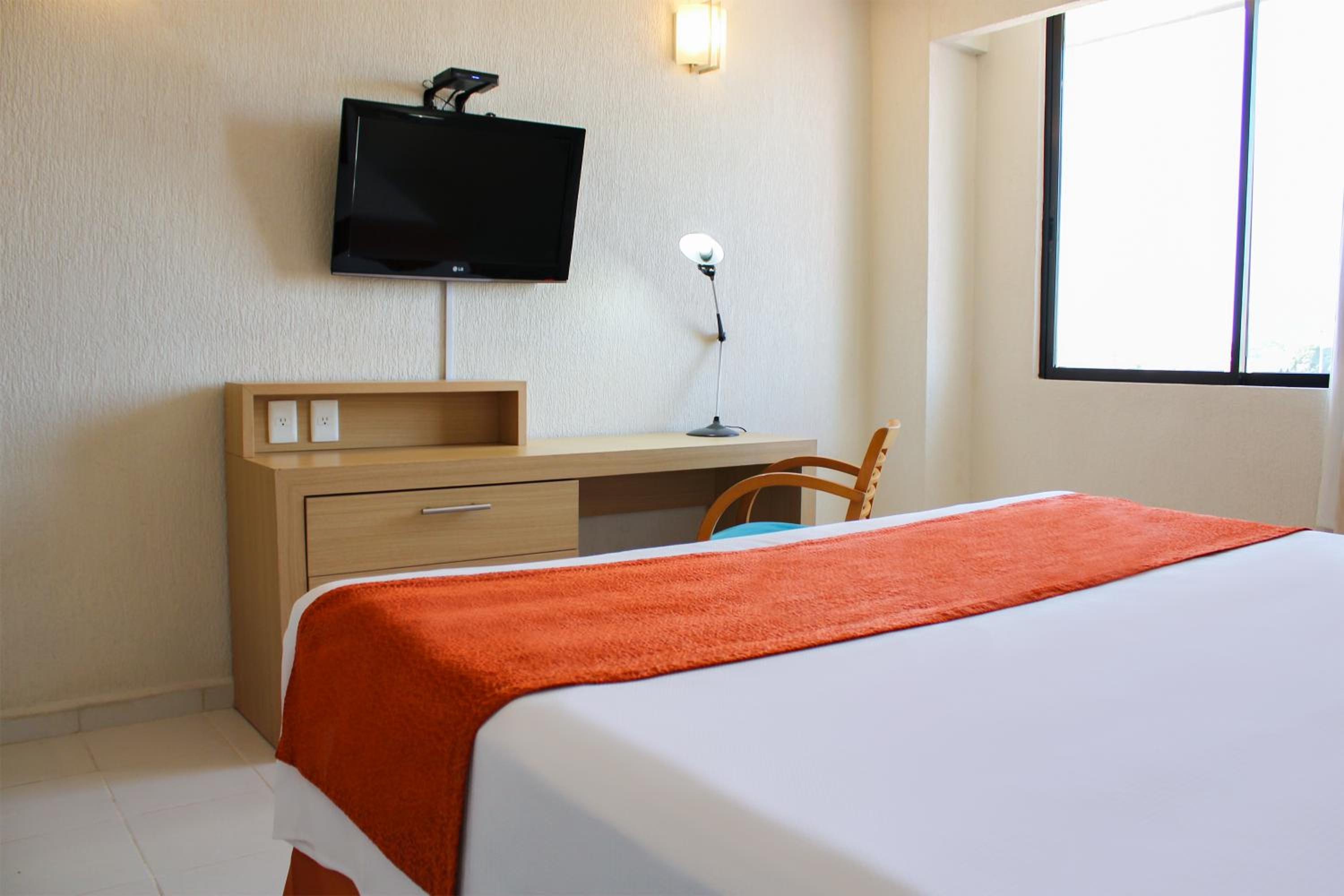 Standard King Room - Photo 5