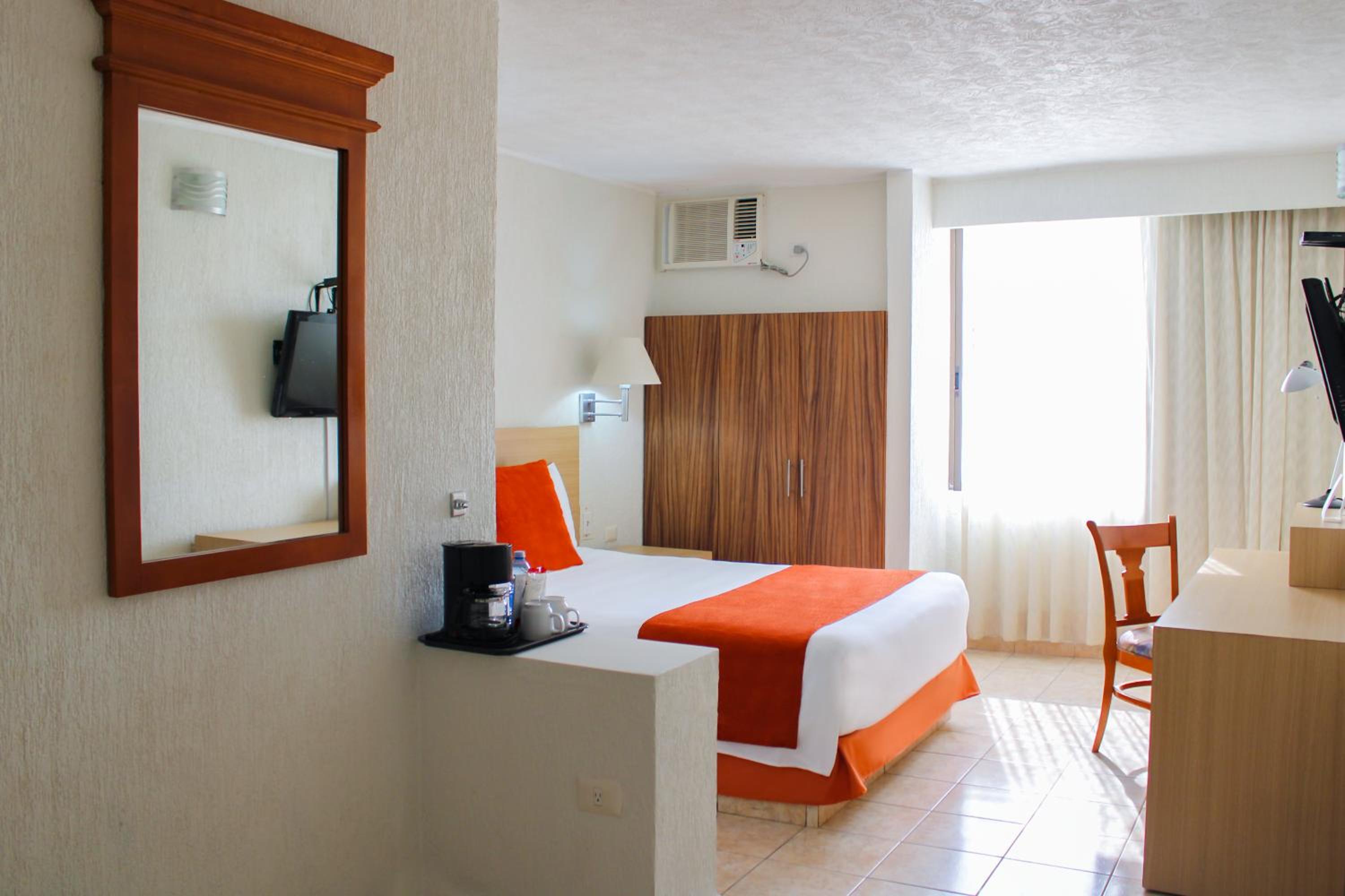 Standard Queen Room - Photo 4