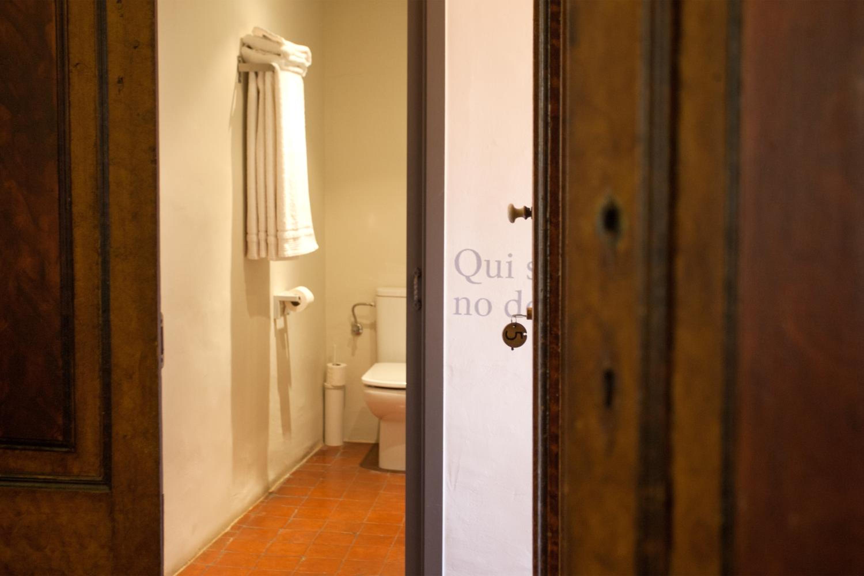 Double or Twin Room - First or Ground Floor - Photo 8