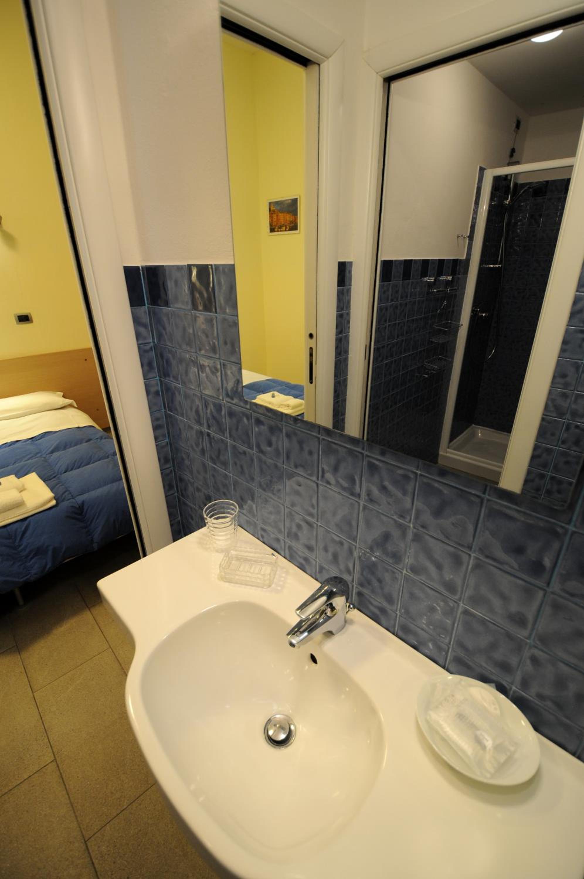 Two Connecting Double Rooms - Photo 20