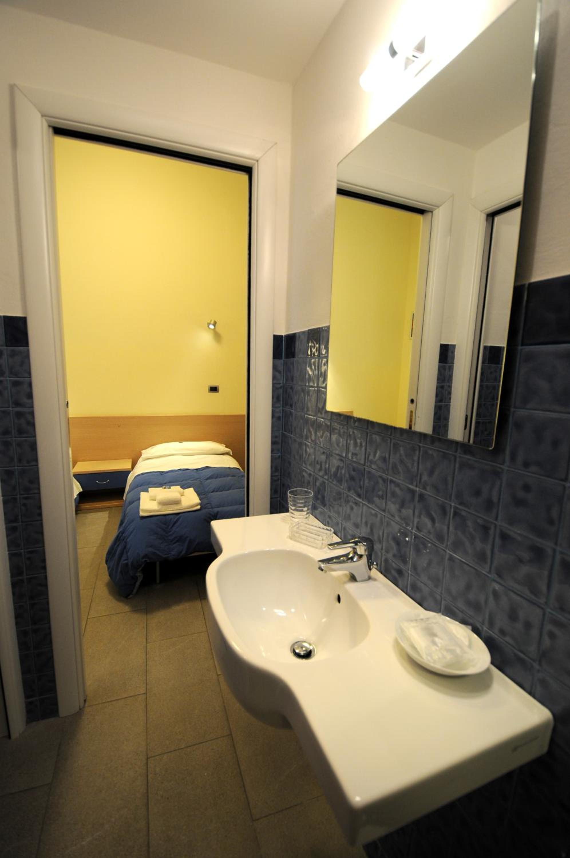 Two Connecting Double Rooms - Photo 17