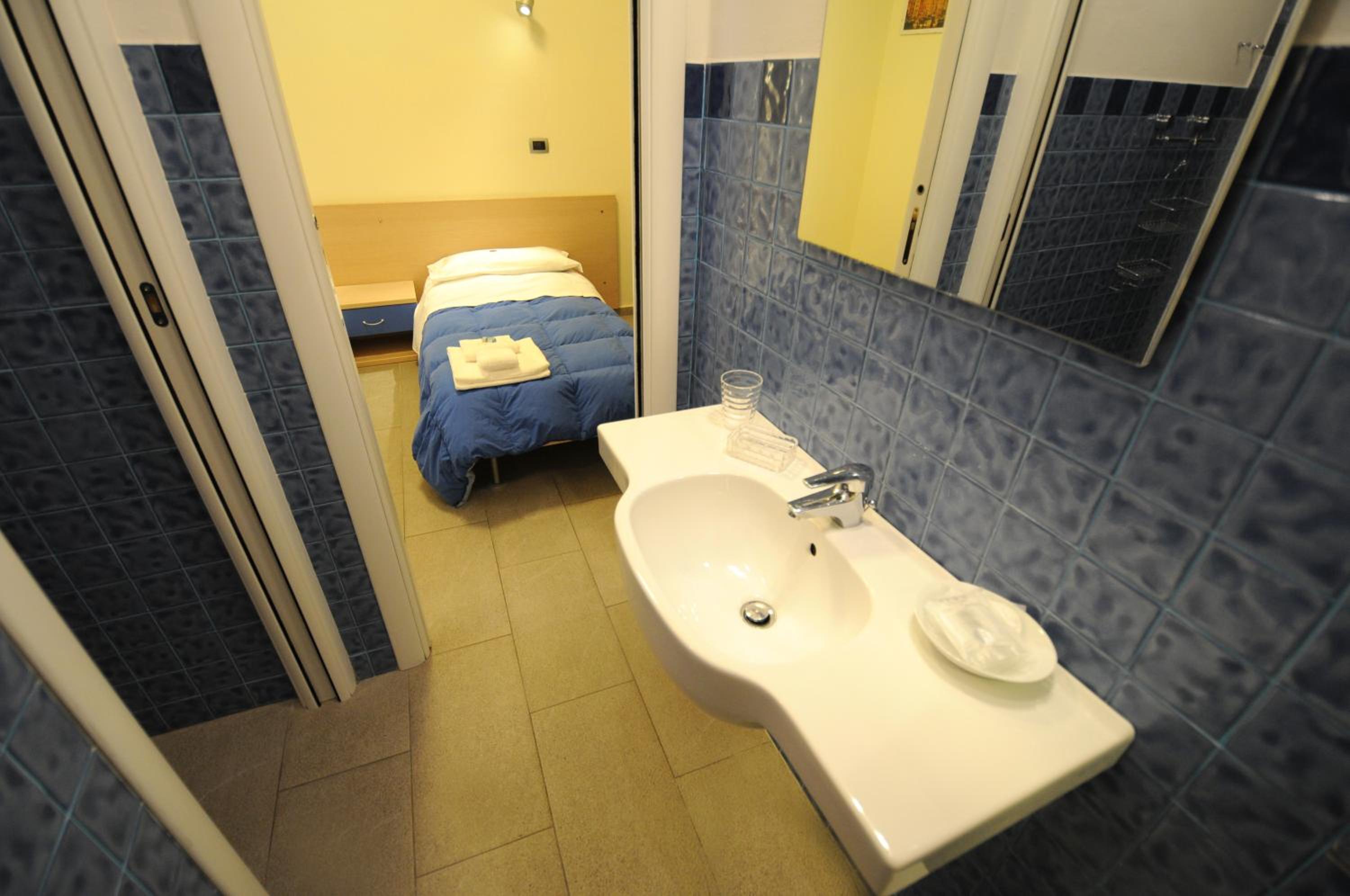 Two Connecting Double Rooms - Photo 18