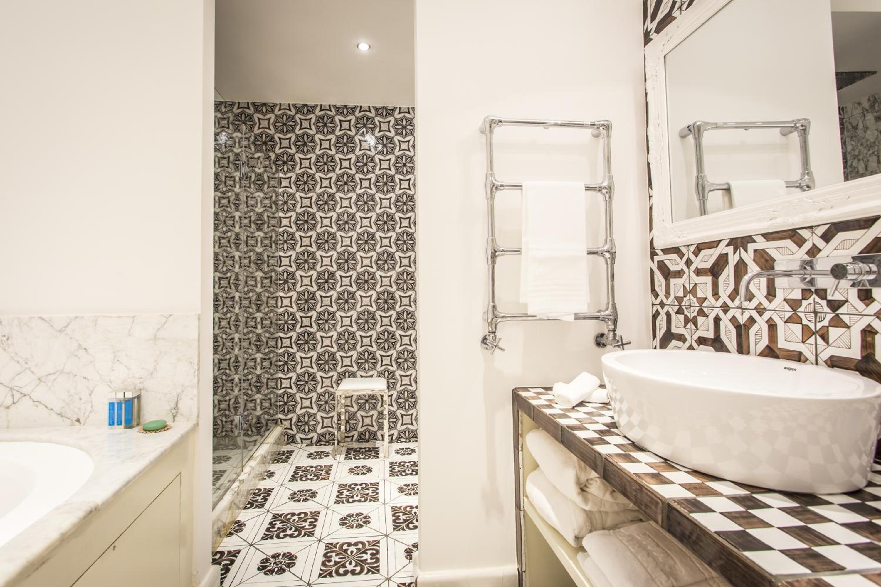 Suite - Photo 9