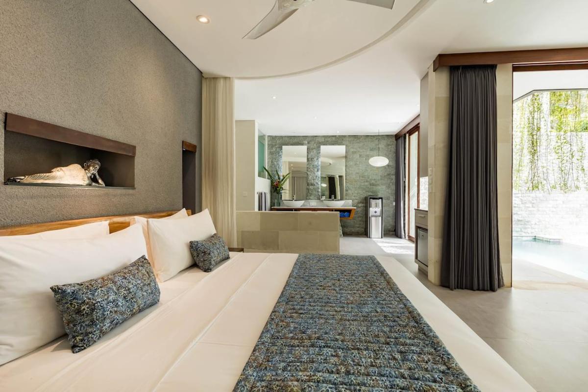 Deluxe King Room - Photo 8