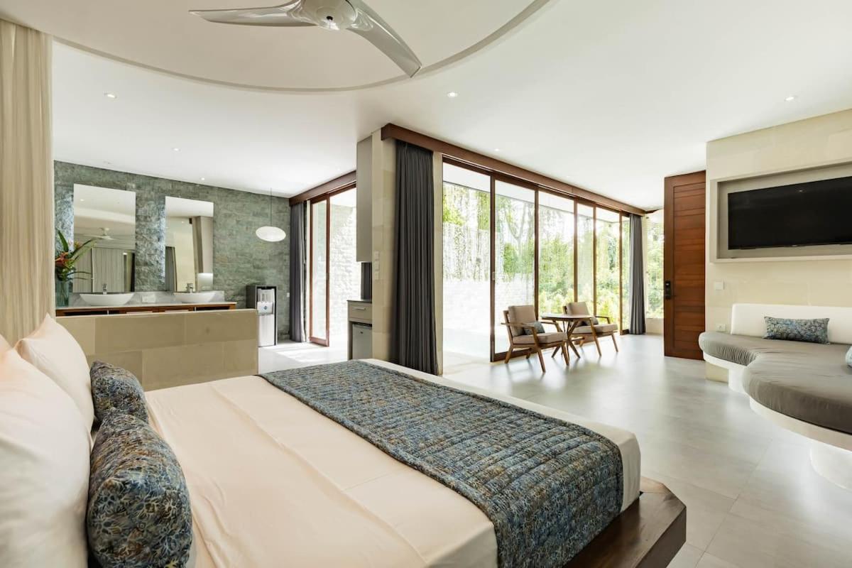 Deluxe King Room - Photo 15