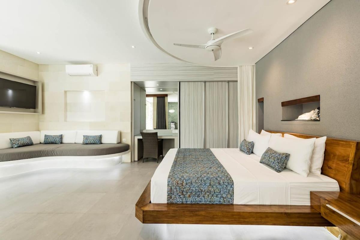 Deluxe King Room - Photo 9
