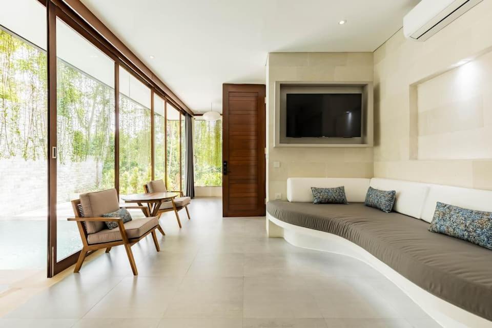 Deluxe King Room - Photo 12
