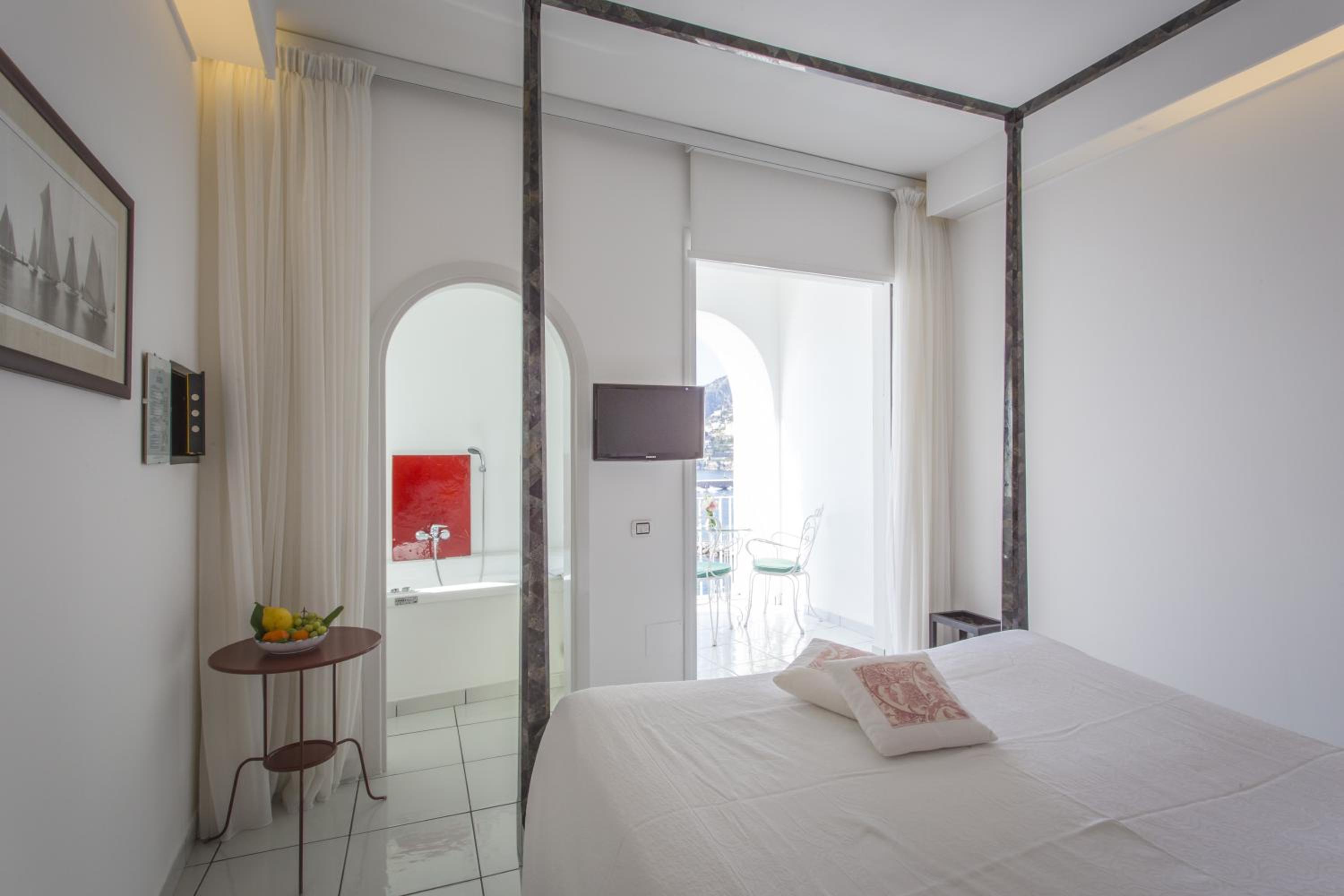 Suite - Photo 5