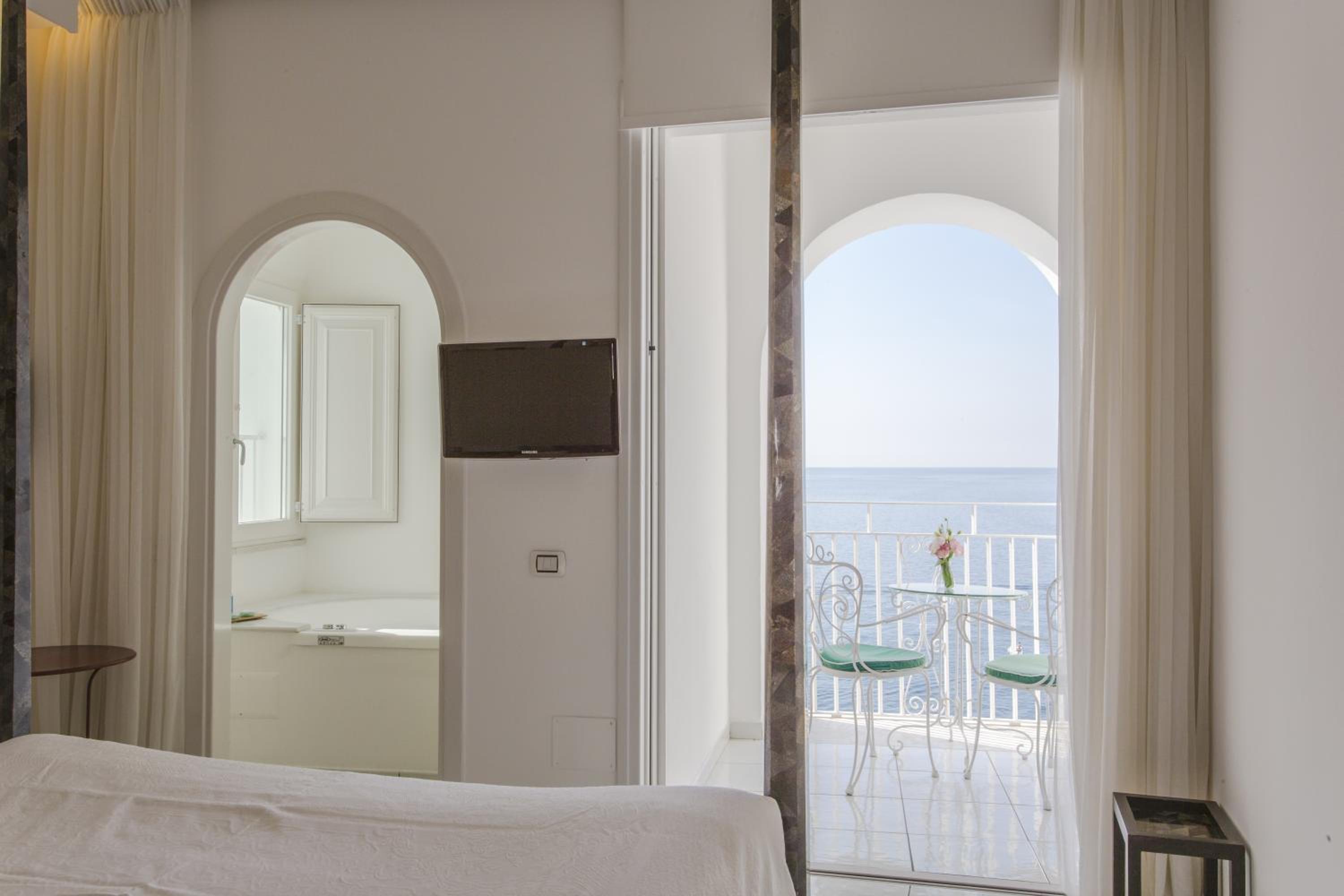 Suite - Photo 6