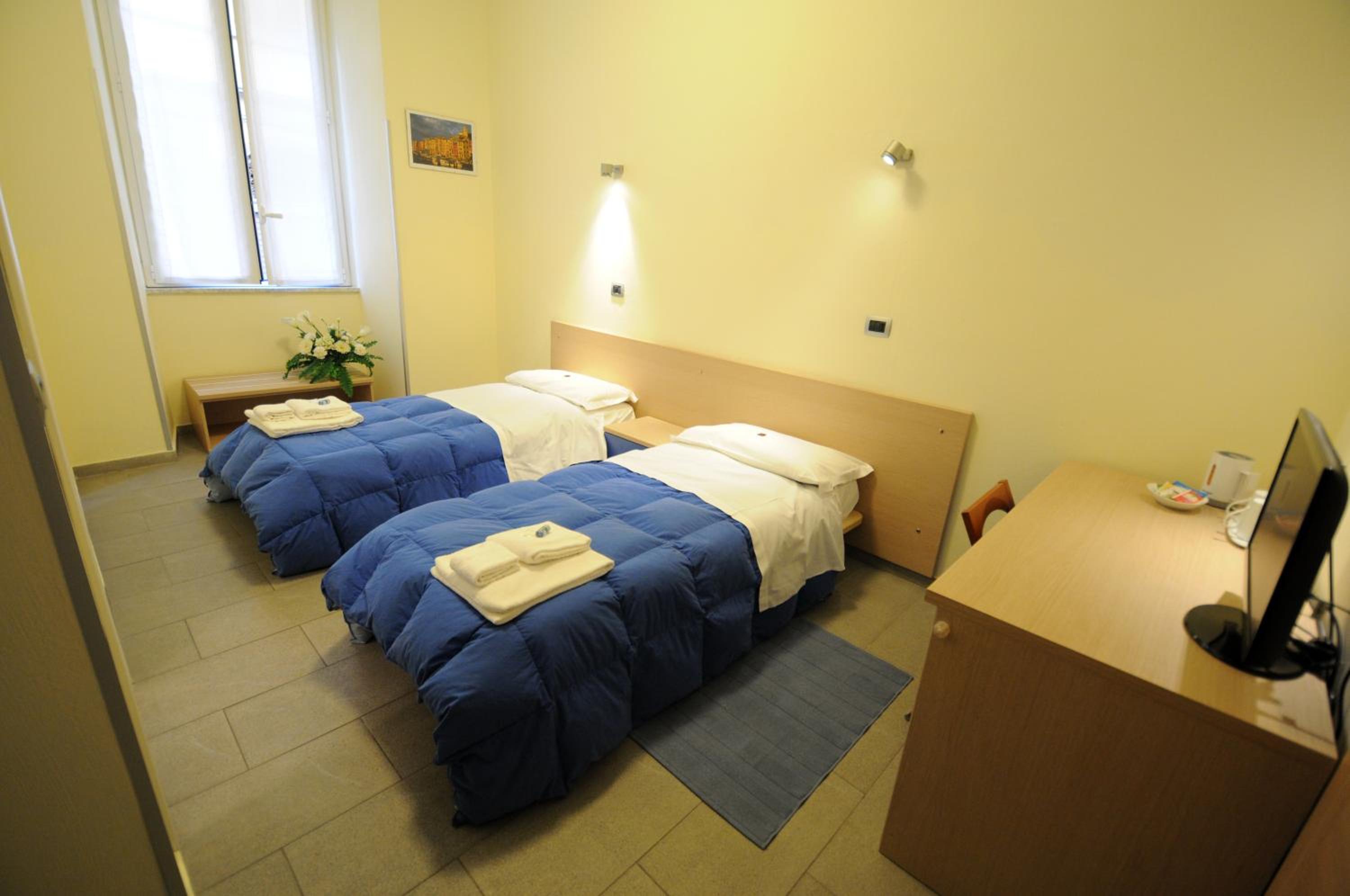 Two Connecting Double Rooms - Photo 19