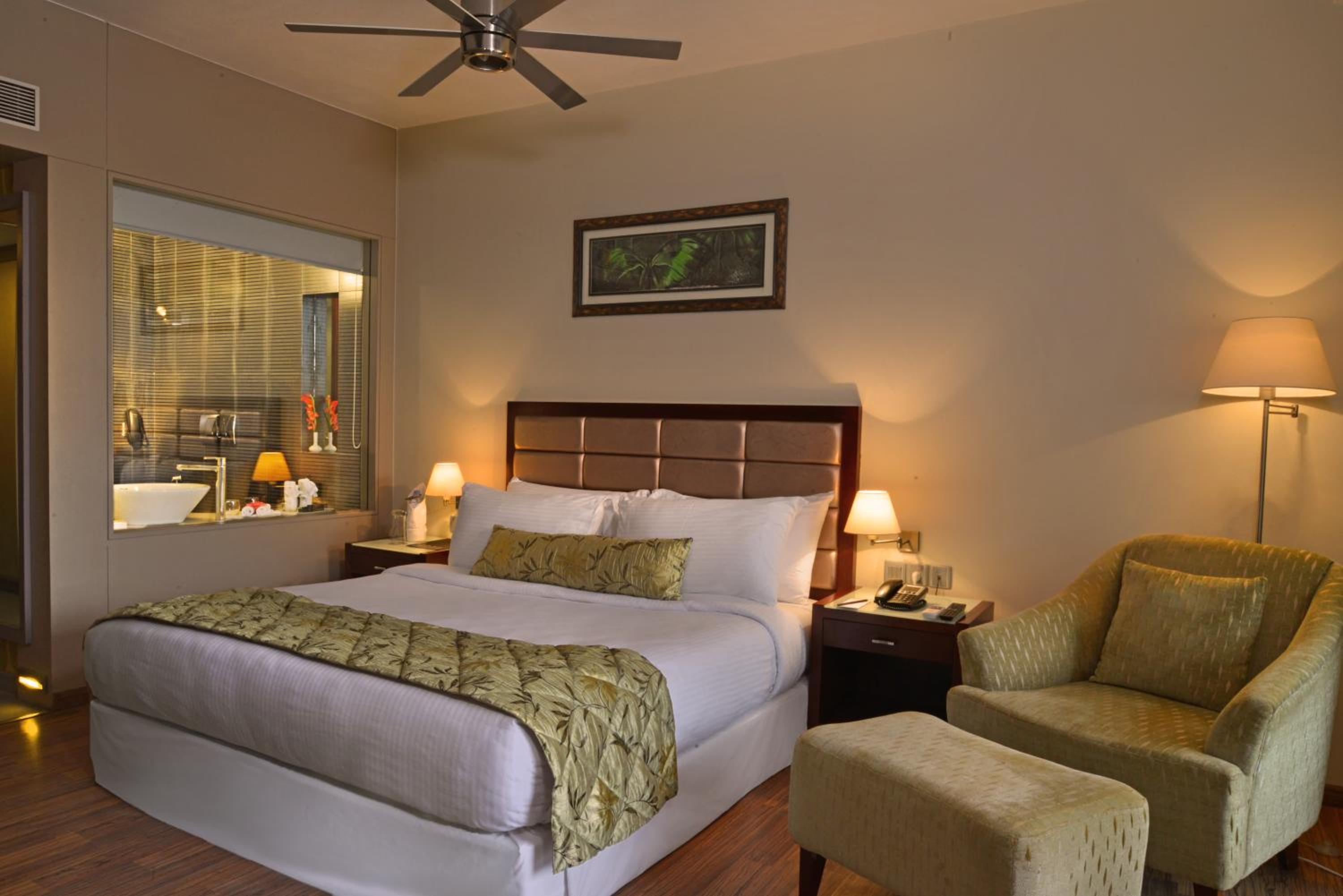 Classic Room with 10% Discount on Food and Soft Beverages , SPA , Saloon and Laundry(only washing and Ironing) - Photo 1