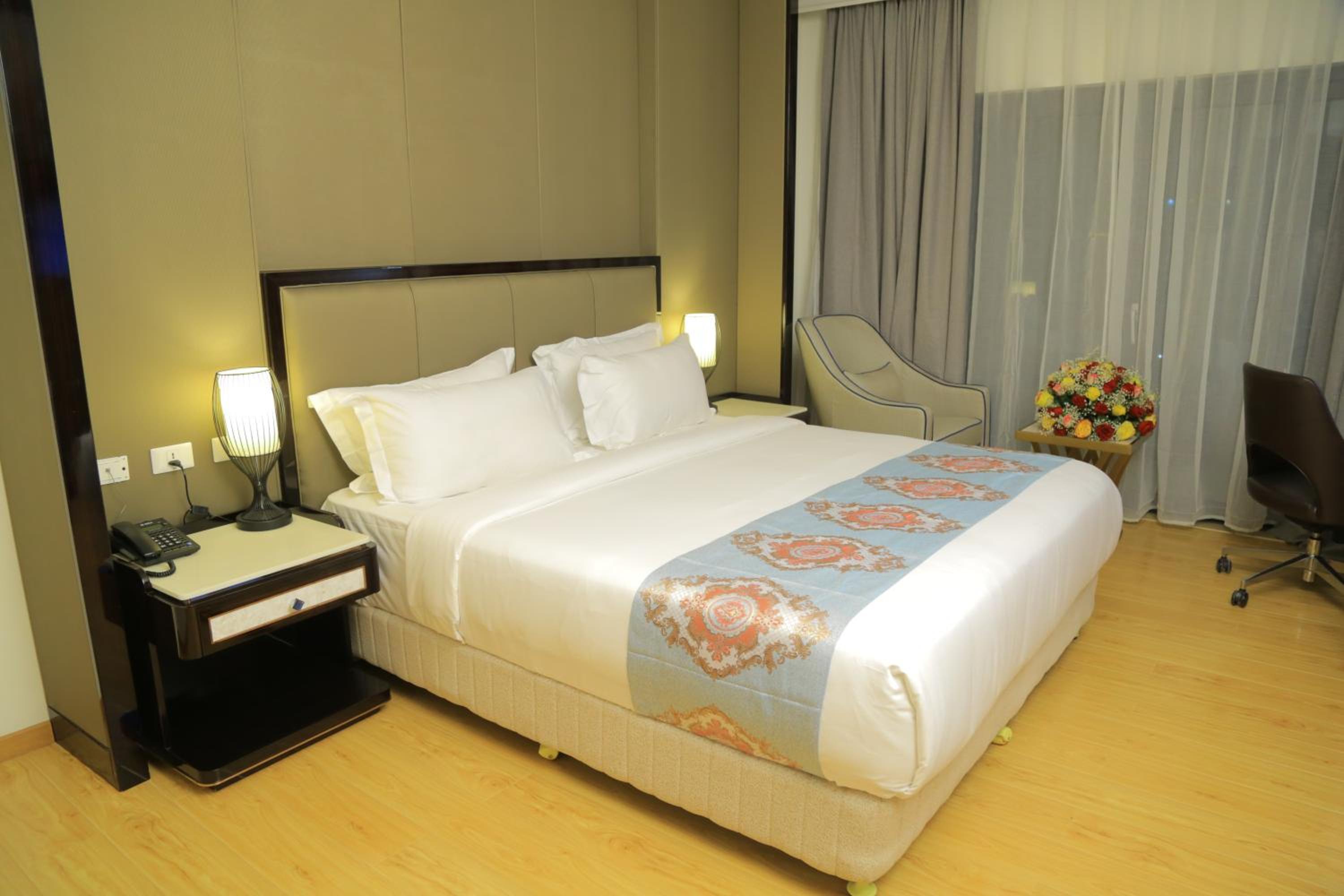 Deluxe King Room - Photo 4