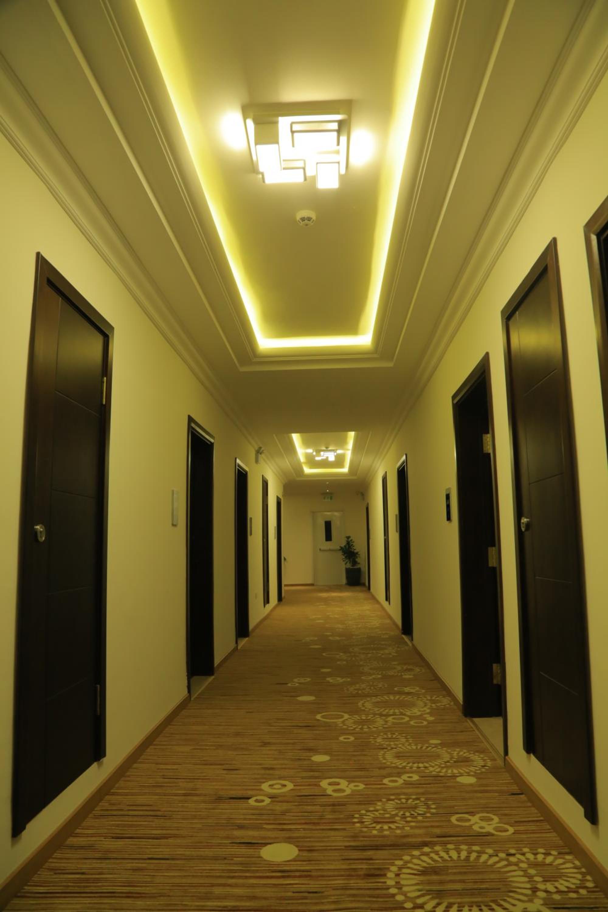 Deluxe King Room - Photo 6
