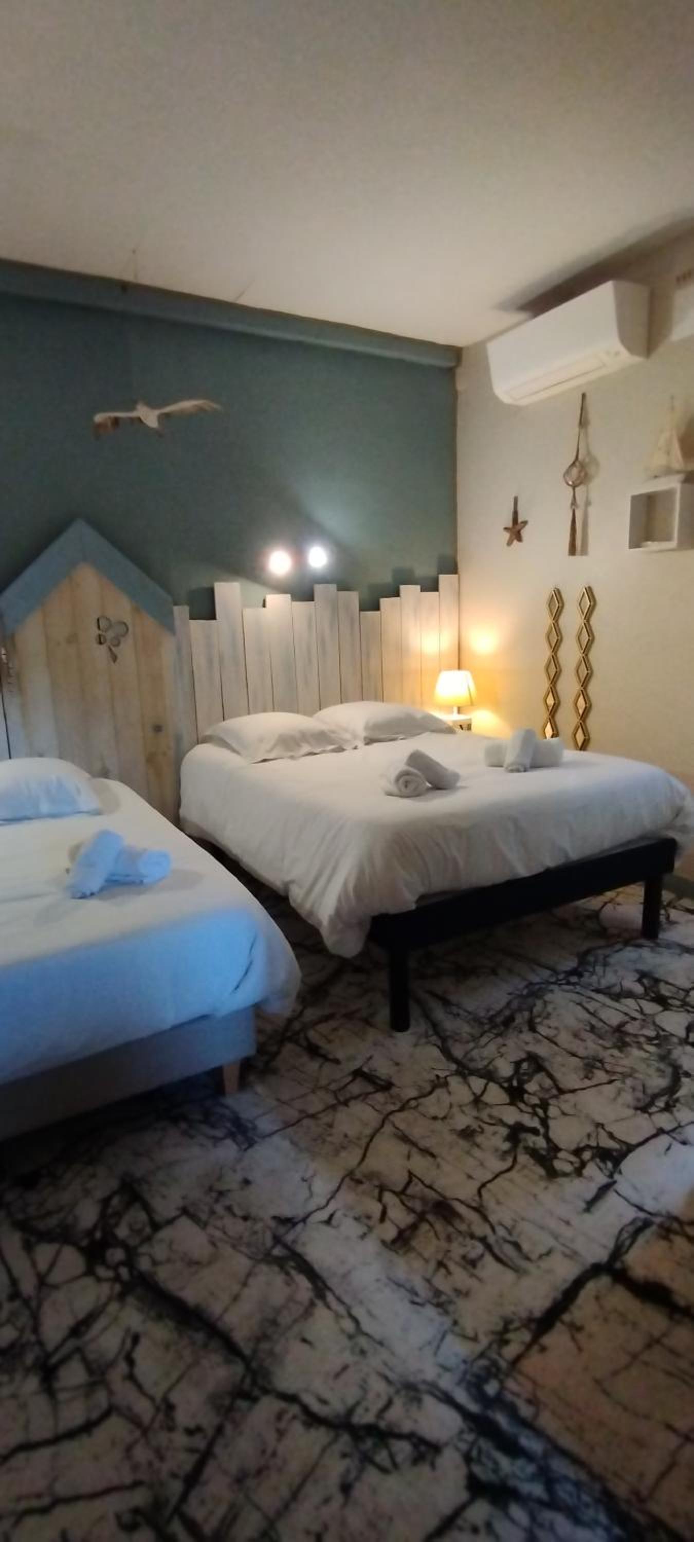 Quadruple Room with Garden View - Photo 6