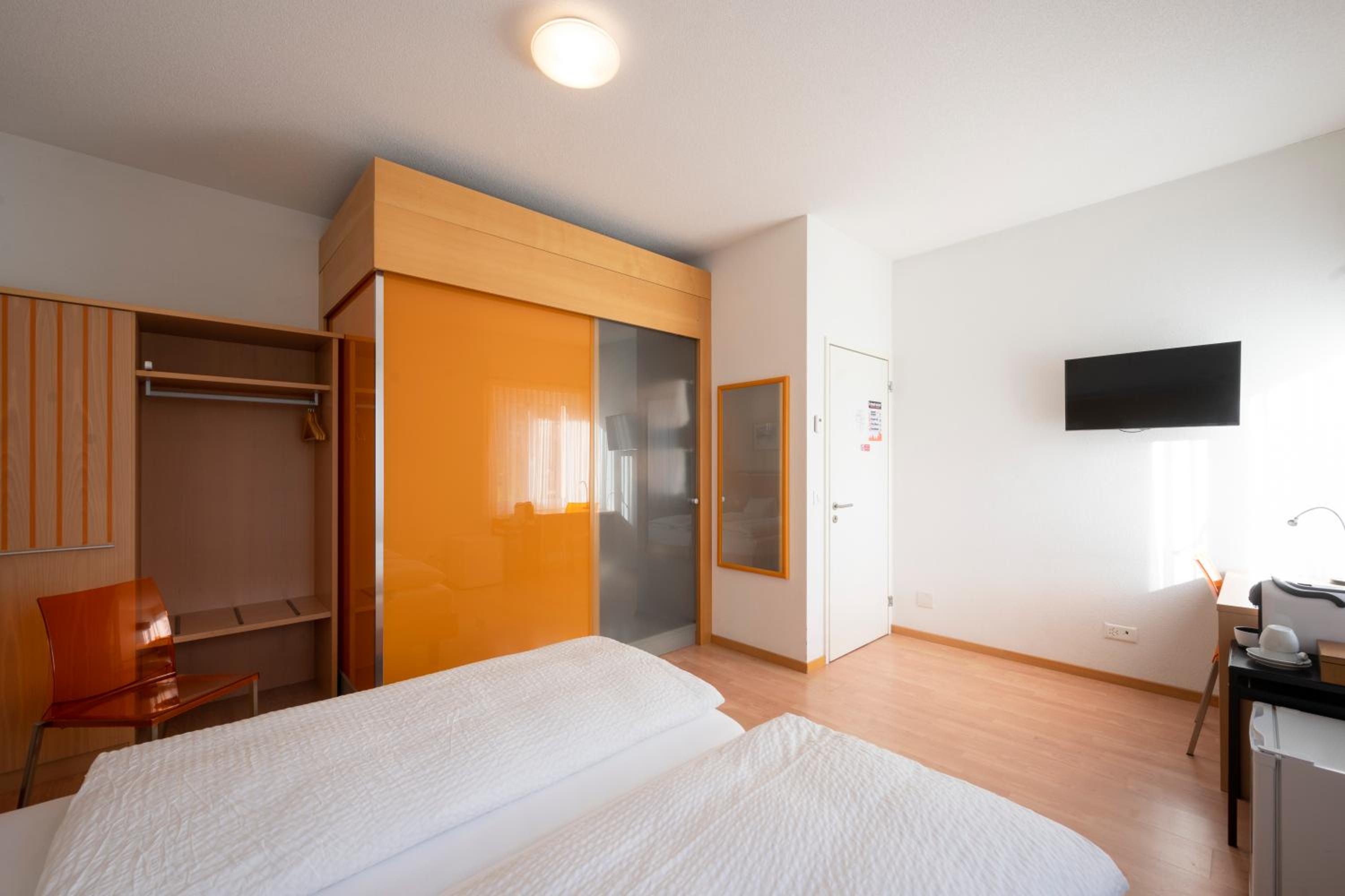 Double Room - Photo 2