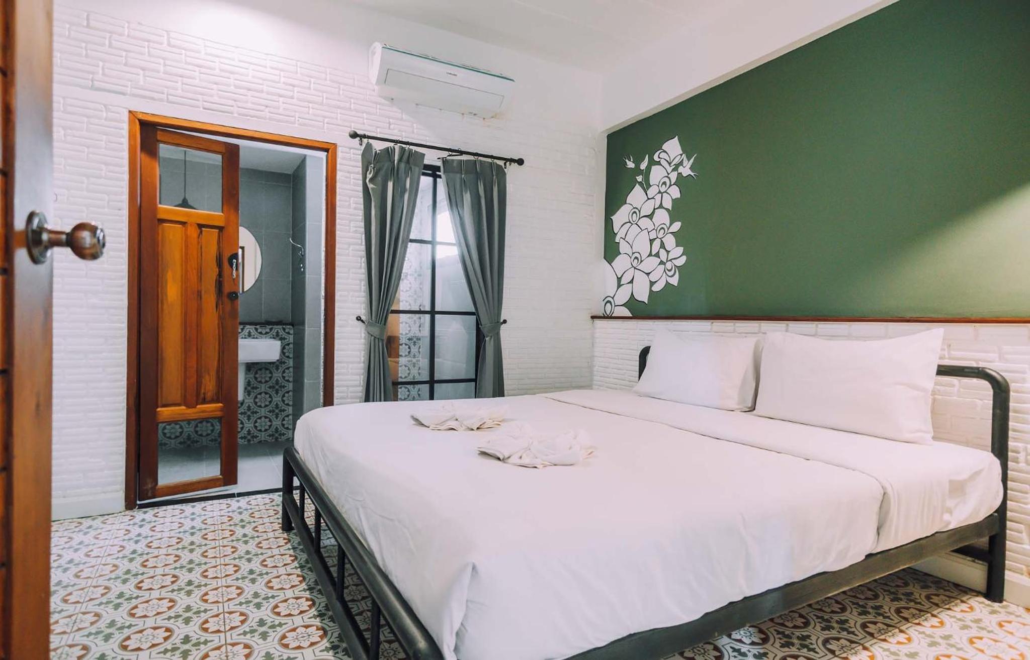 Deluxe Room (2 Adults + 1 Child) photo 2