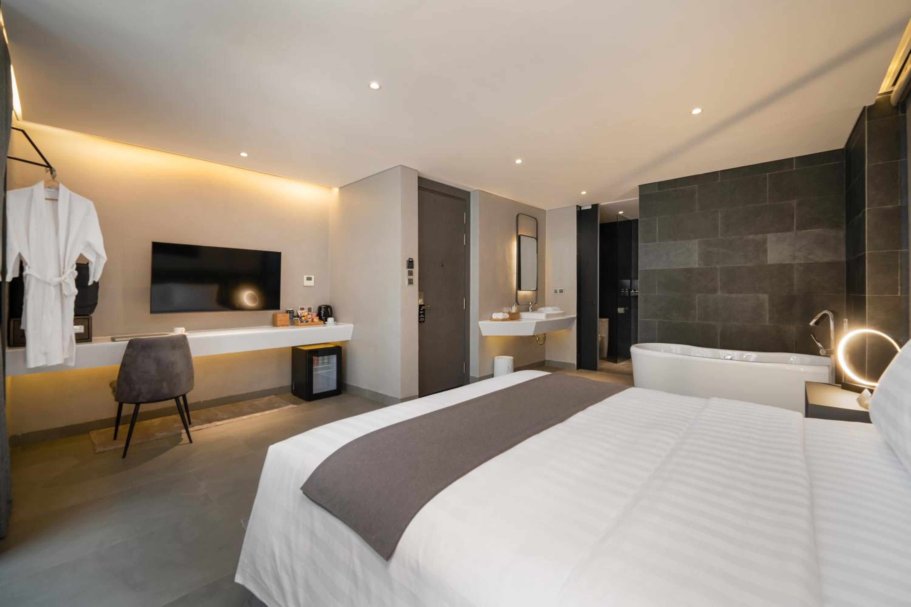 Junior Suite with City View photo 2