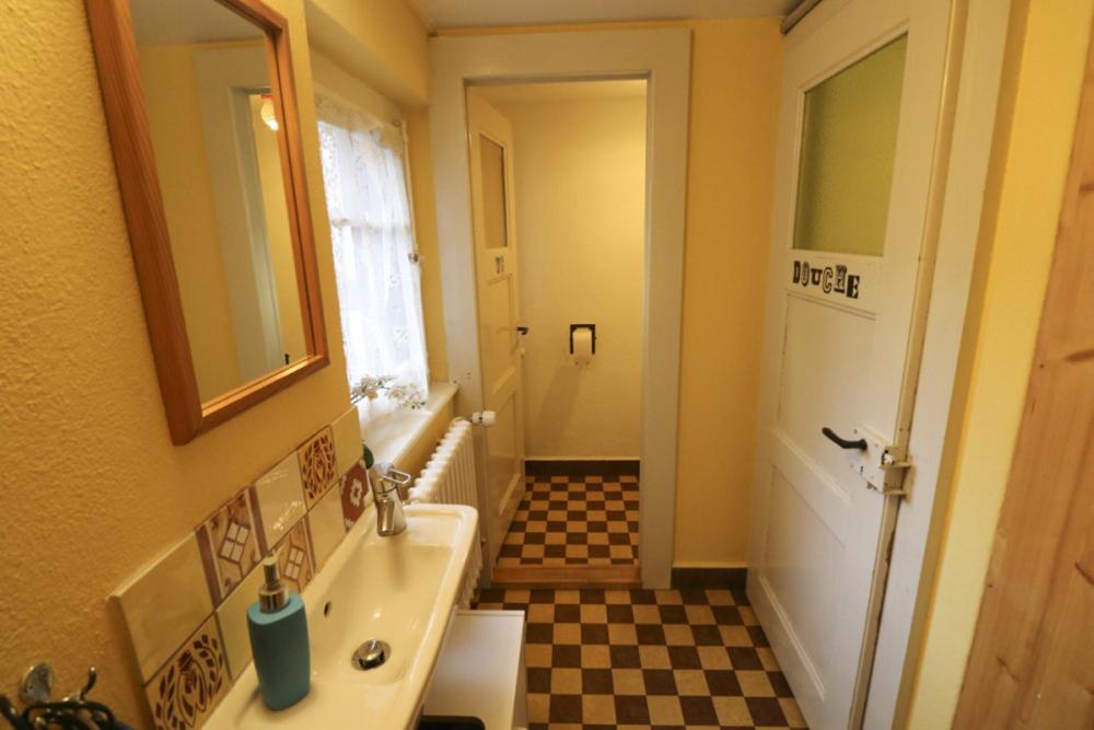 Quintuple Room with Shared Bathroom photo 2