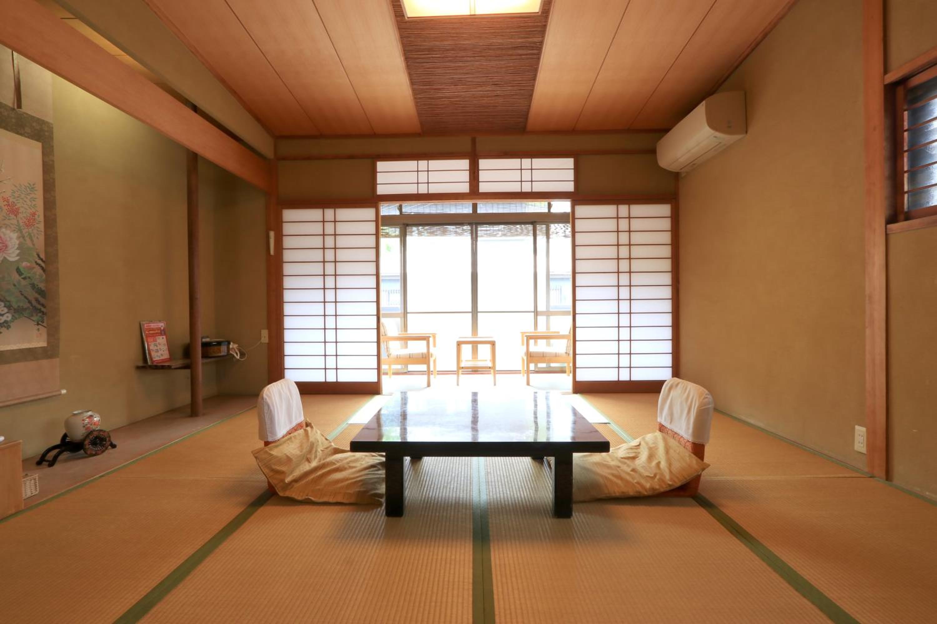 Japanese-Style Quadruple Room photo 3