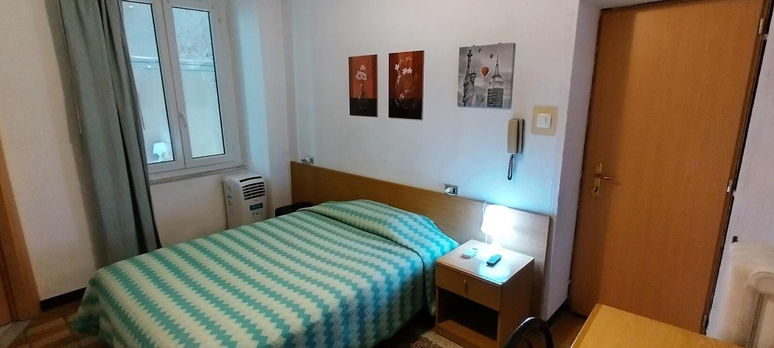 Single Room with Private Bathroom photo 1