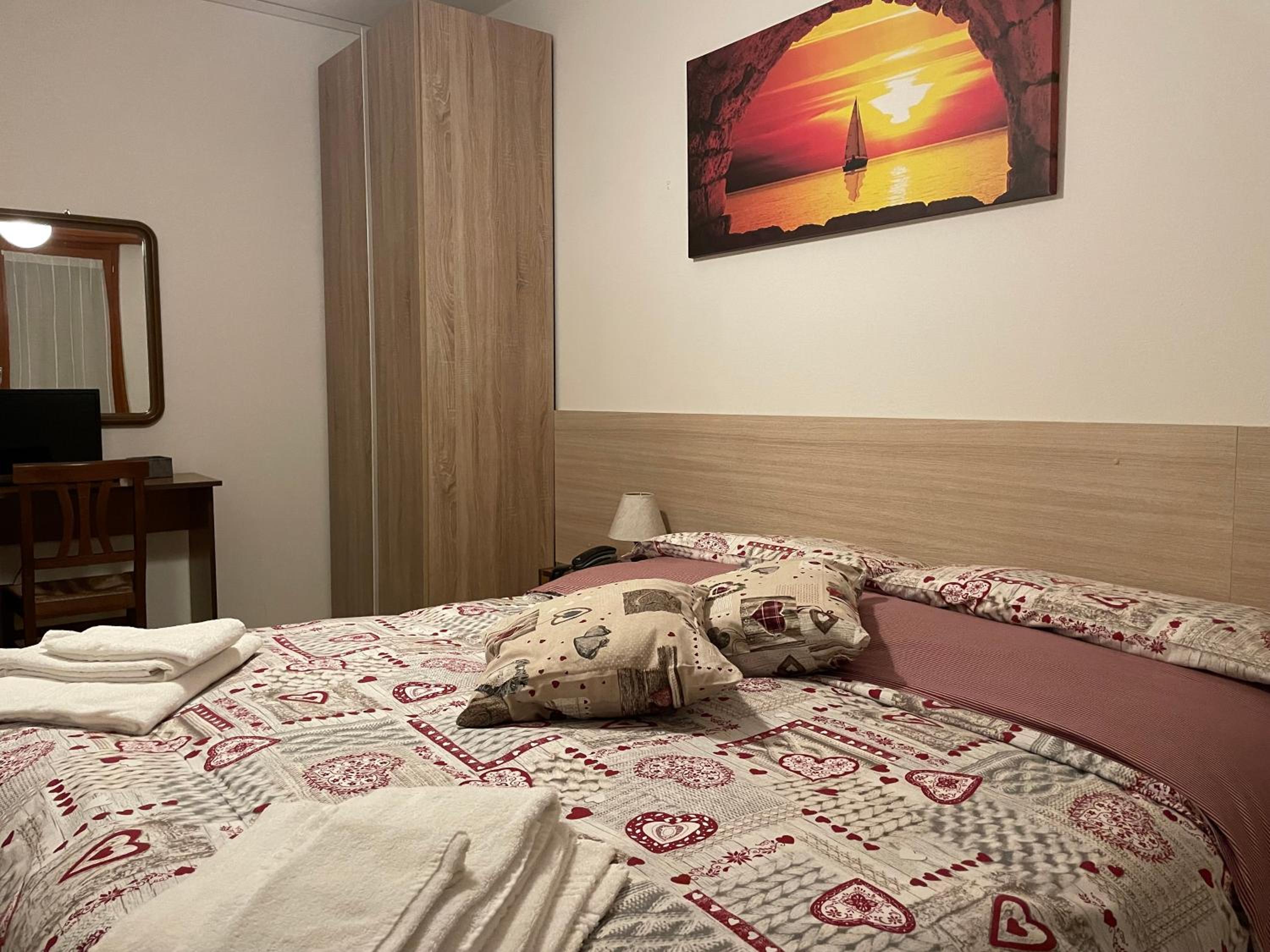 Double Room - Photo 5