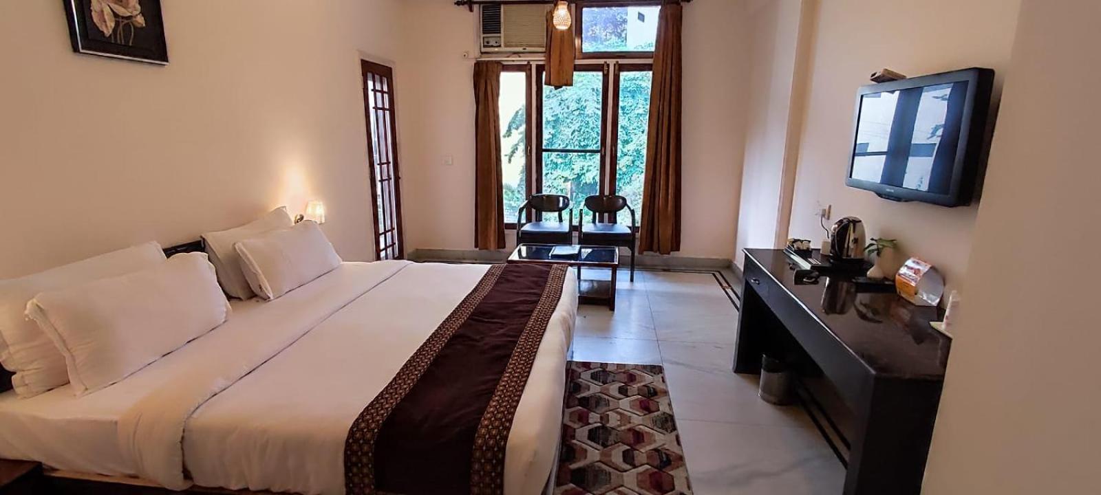 Basic Triple Room With Shared Bathroom photo 2