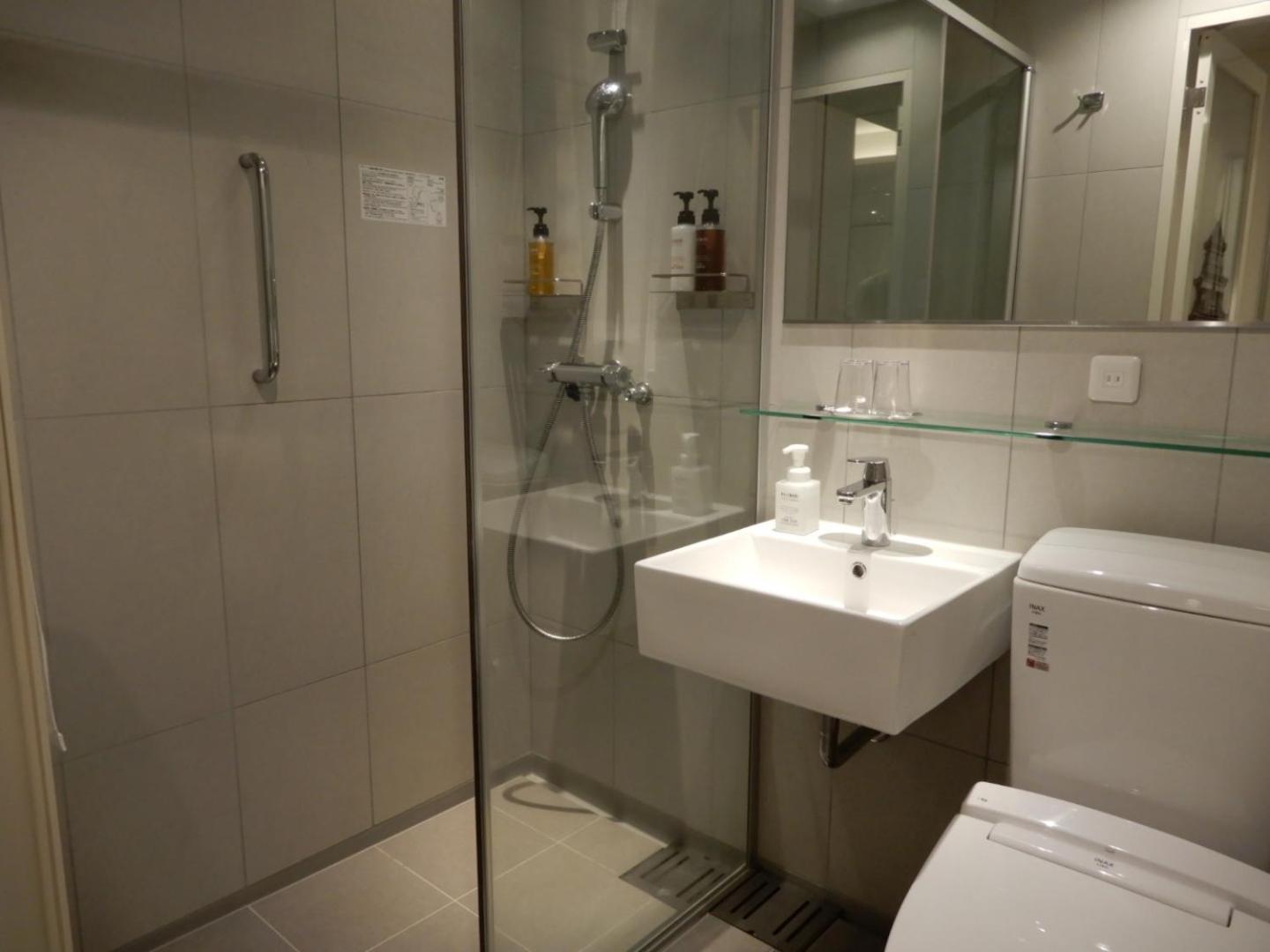 Twin Room - Non-Smoking - No Cleaning for Consecutive Night Stays - Photo 12