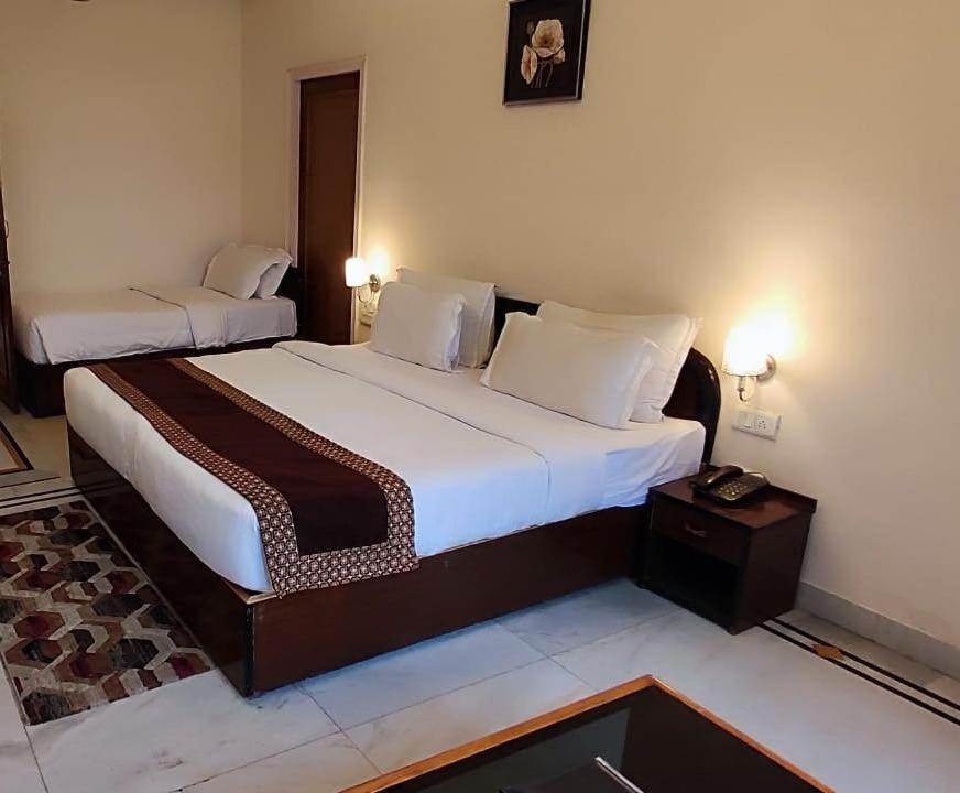 Basic Triple Room With Shared Bathroom photo 1