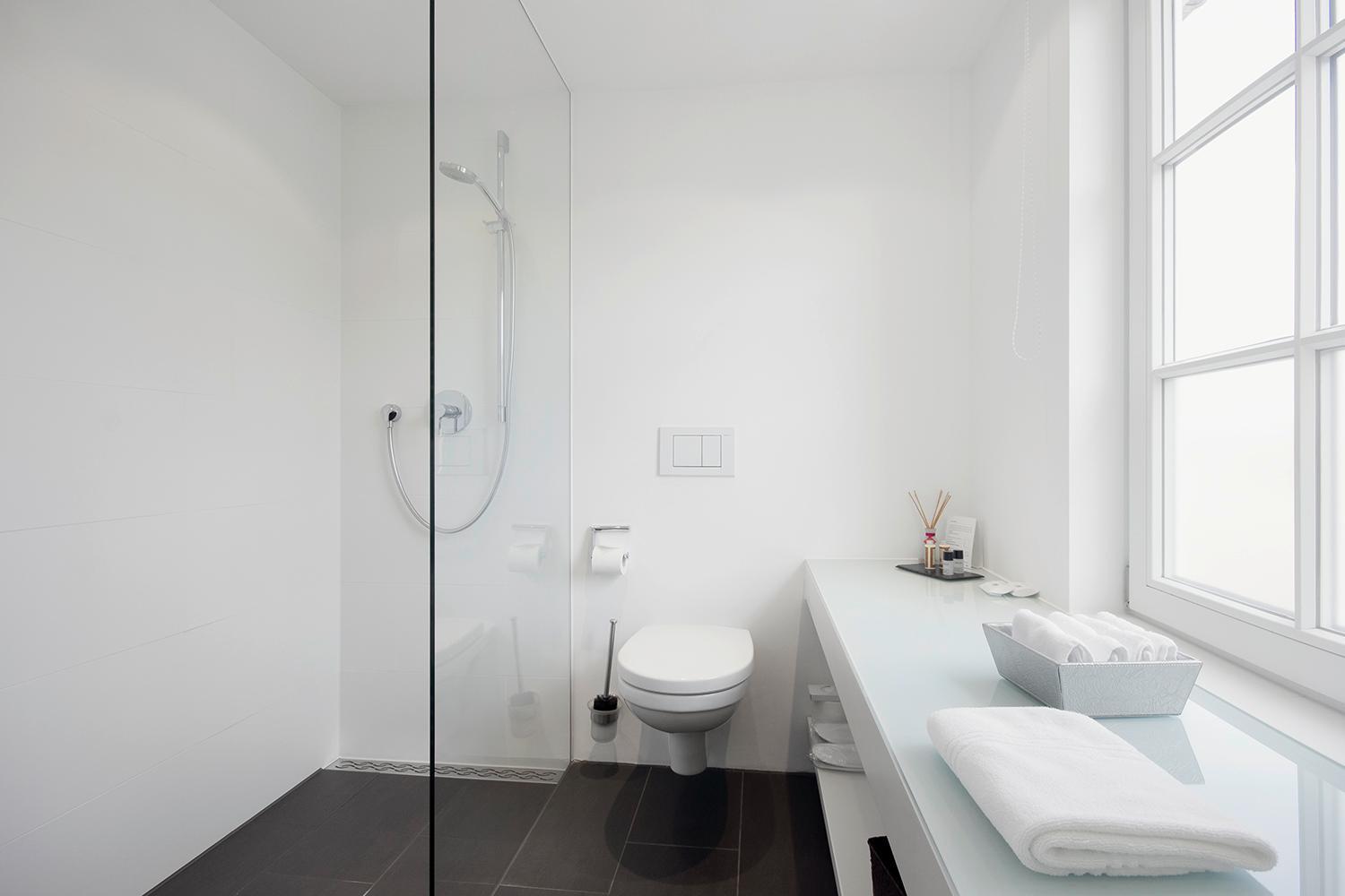 Deluxe Double Room with Side Sea View - Photo 4