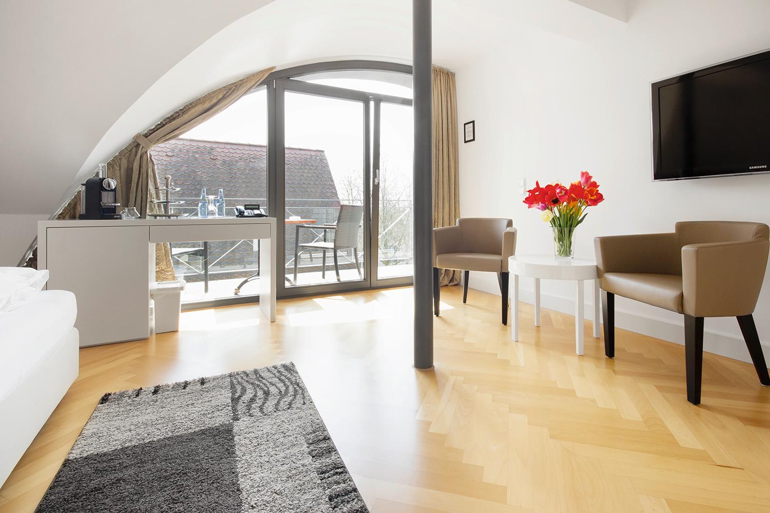 Deluxe Double Room with Side Sea View - Photo 5