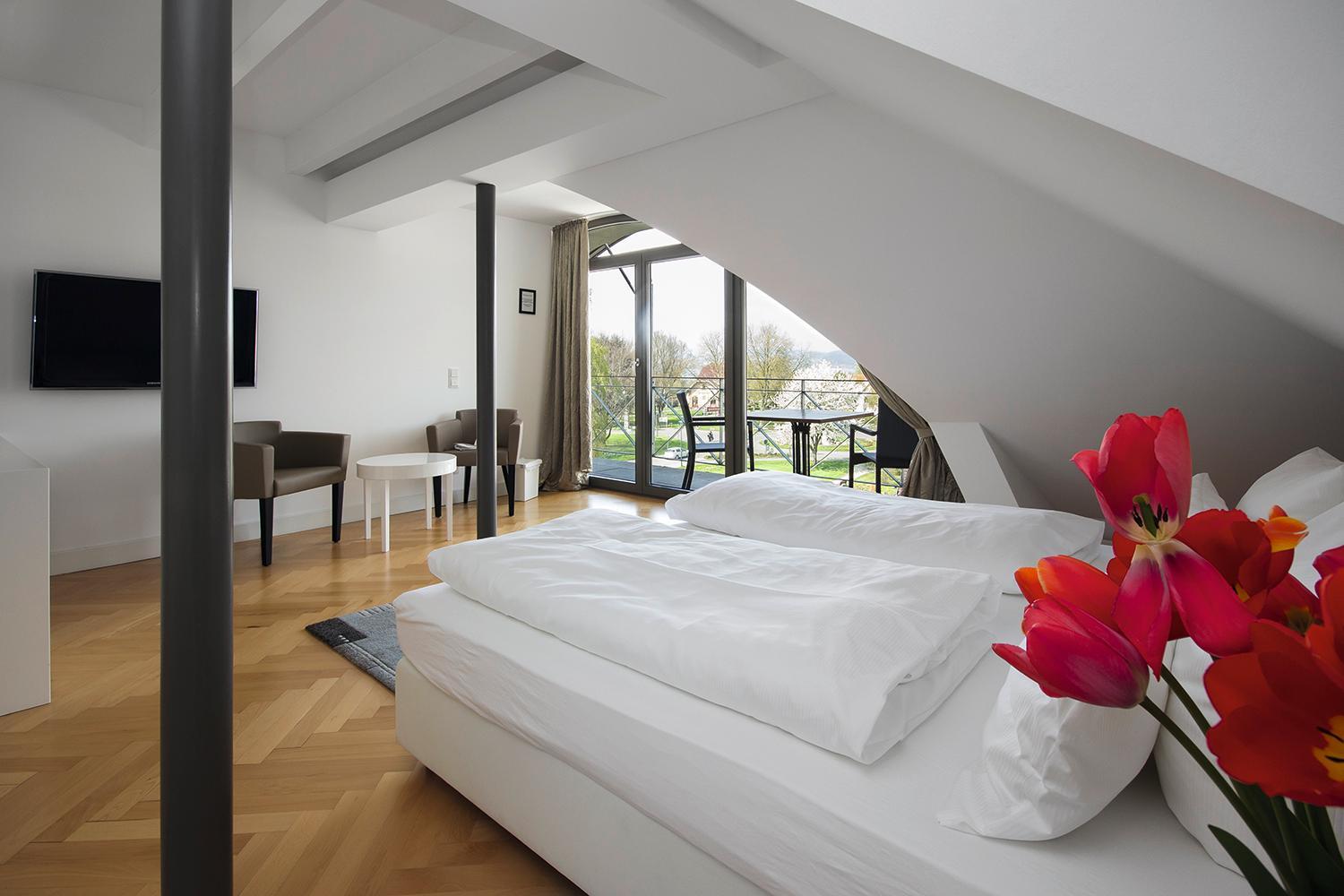 Junior Suite with Balcony - Photo 4