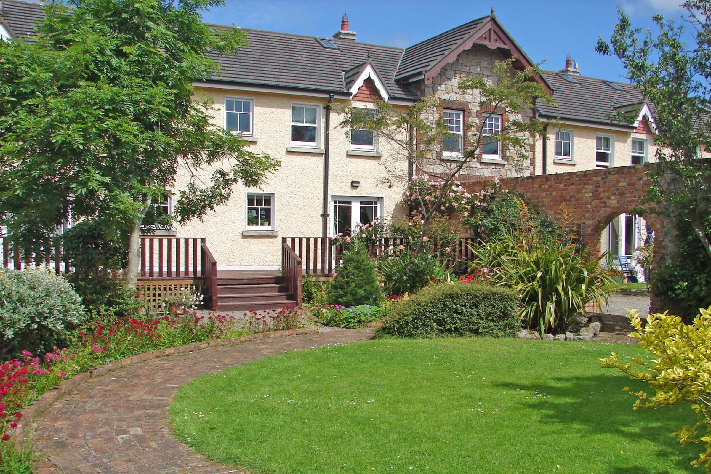 Three-Bedroom House photo 2