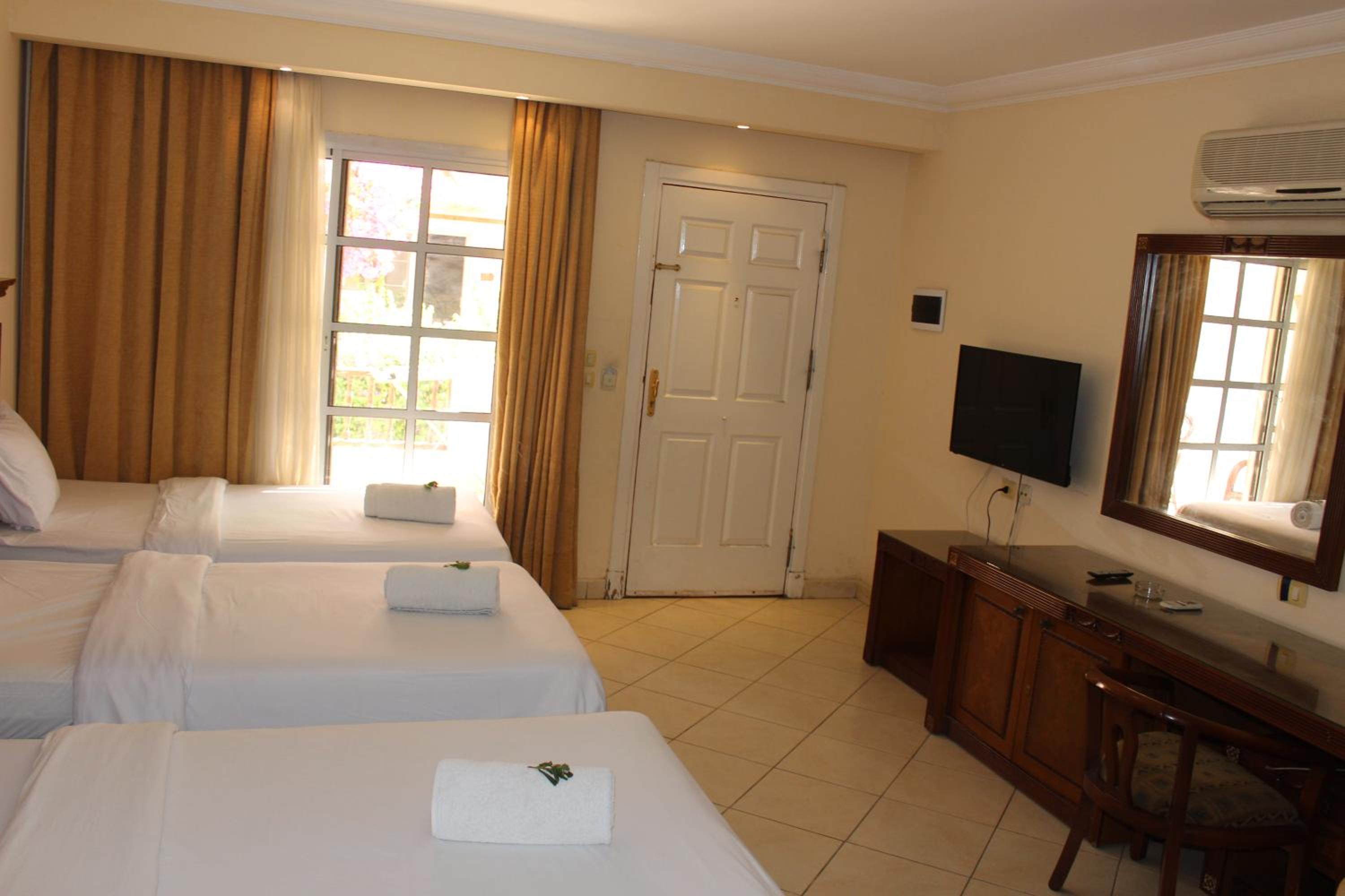Triple Room With Pool View