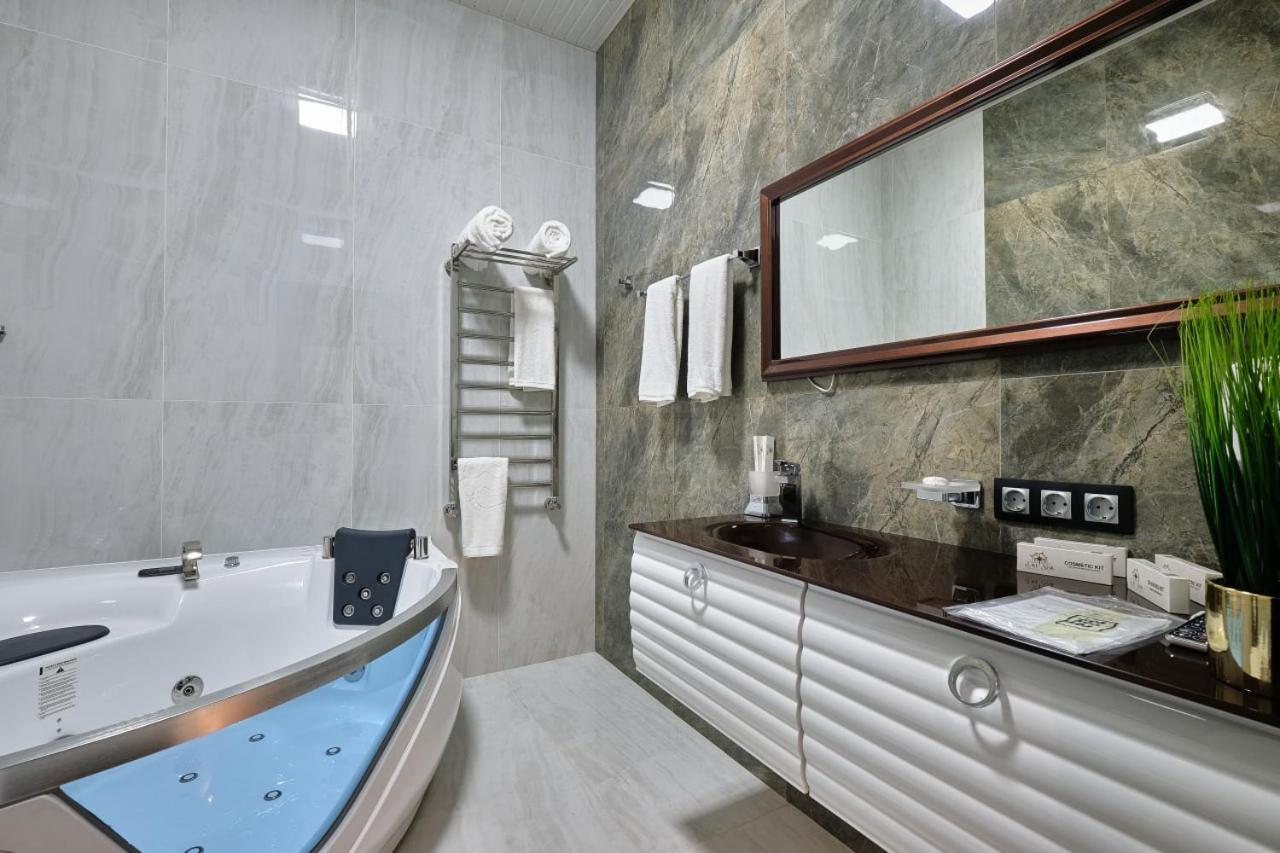 Suite - Photo 2