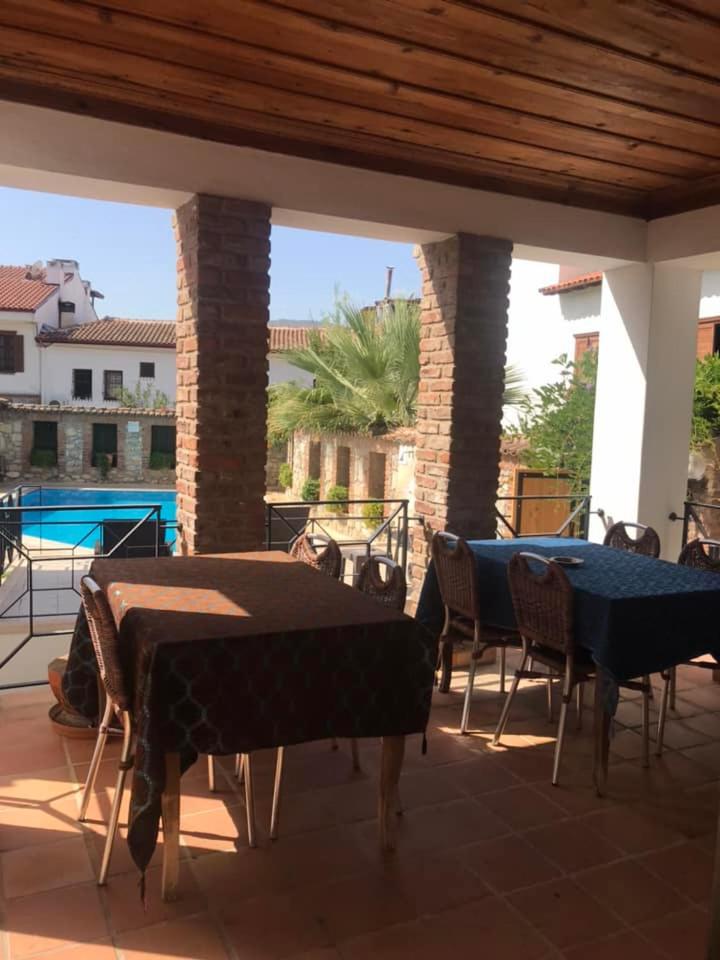 Double Room with Pool View - Photo 14