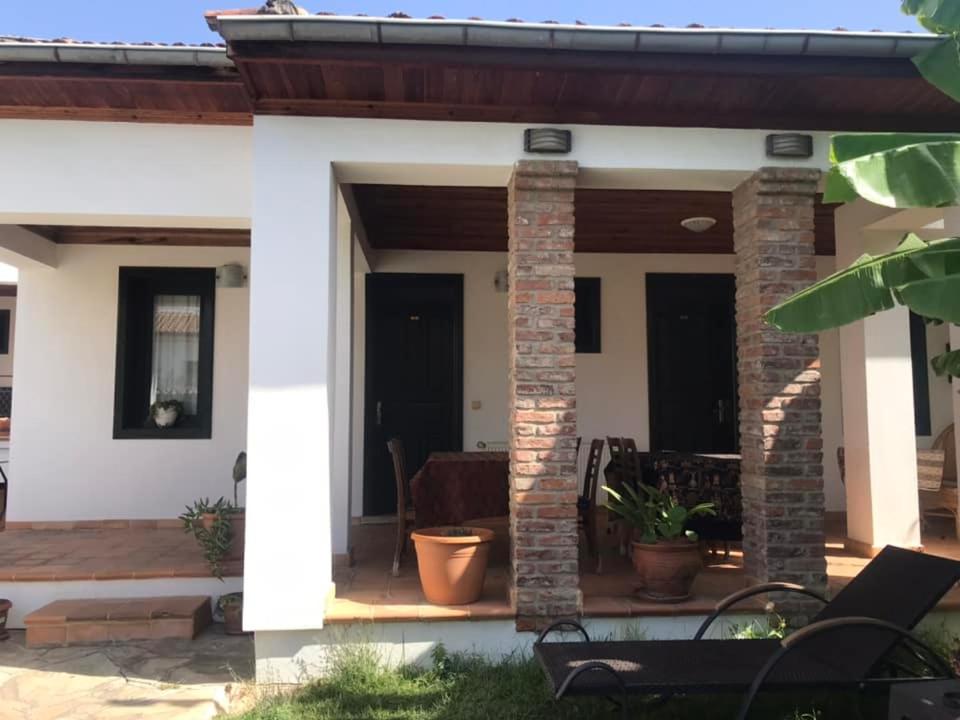Double Room with Pool View - Photo 10