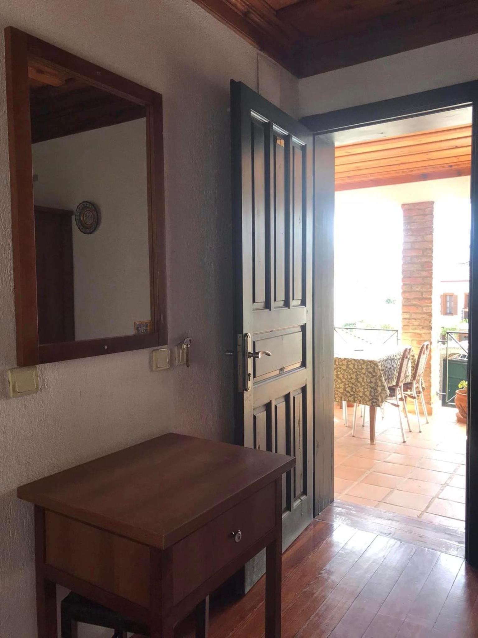 Double Room with Pool View - Photo 6