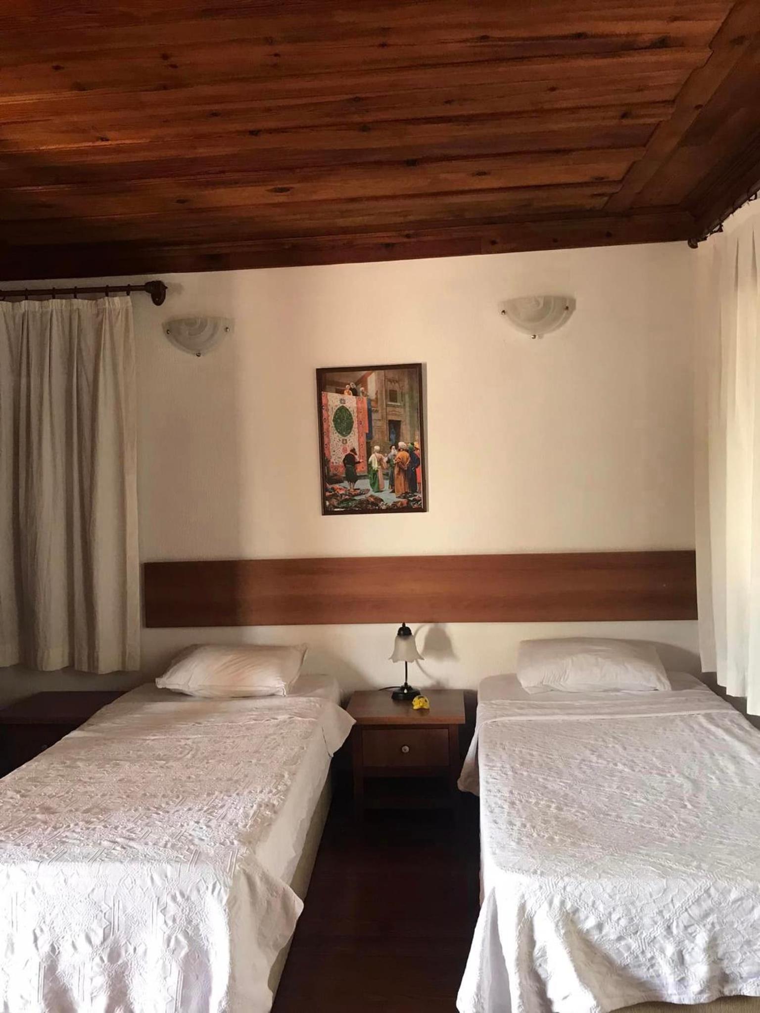 Standard Double or Twin Room - Photo 9