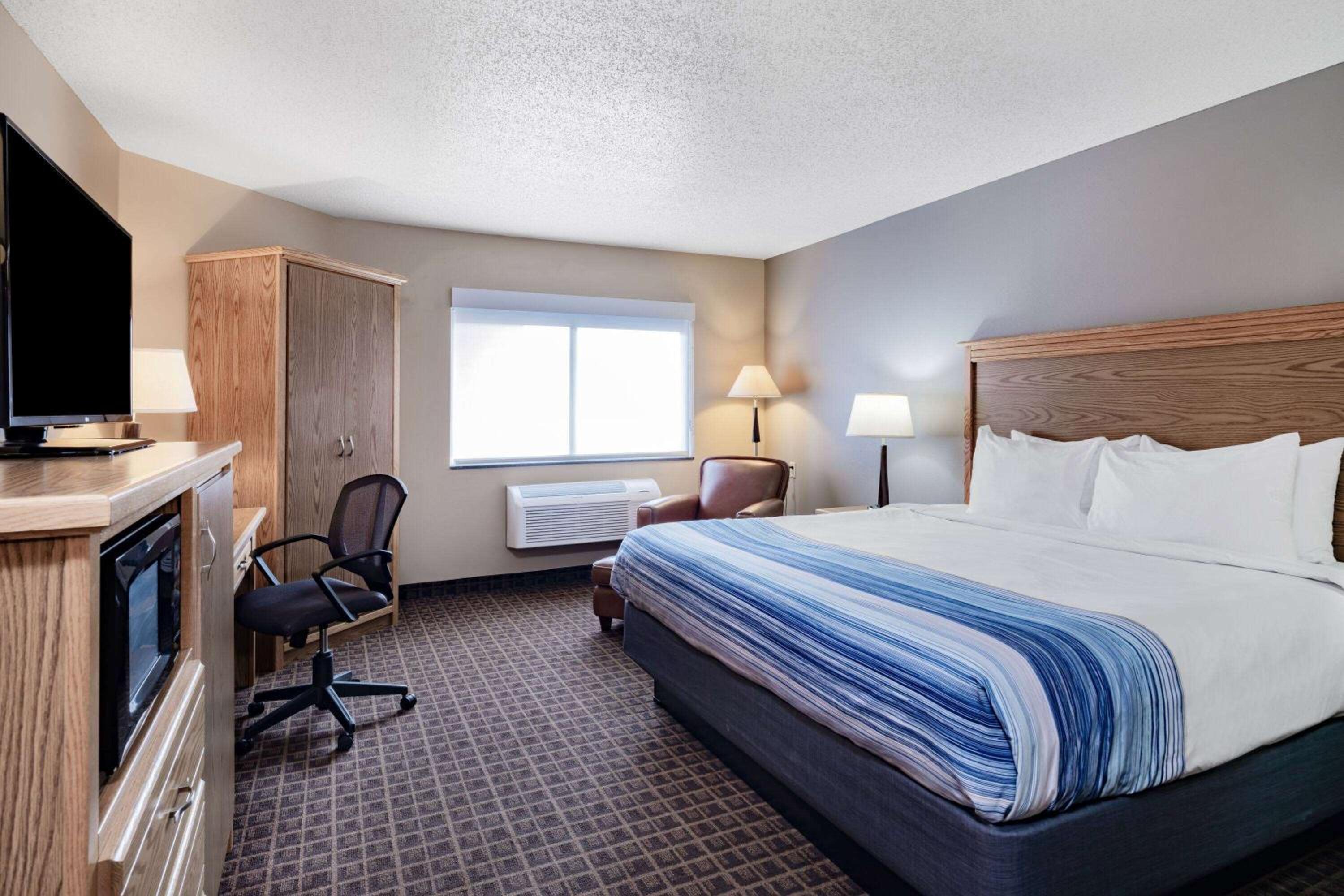 King Room - Non-Smoking - Photo 1
