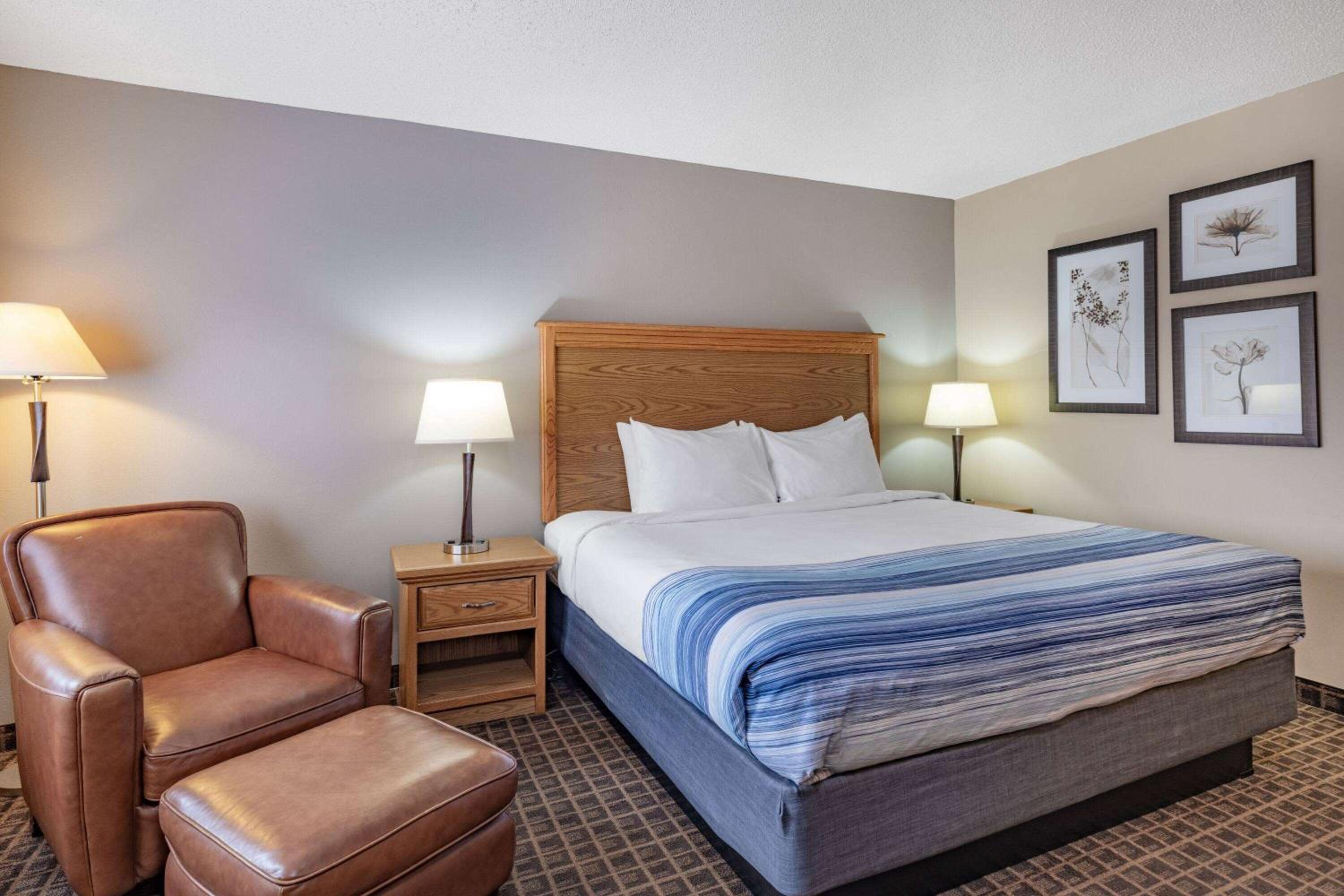 King Room - Non-Smoking - Photo 2